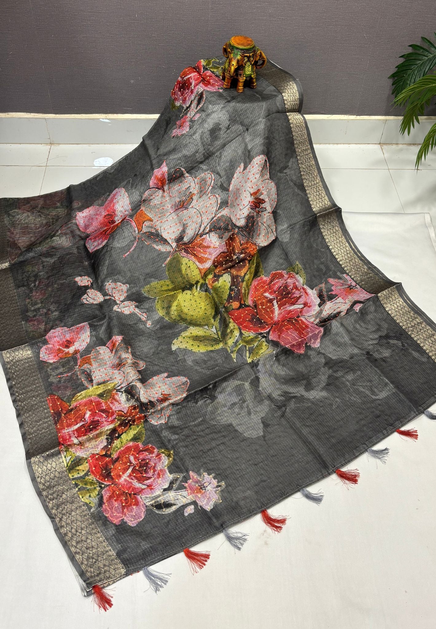 Kota Saree-Grey In French Knot Floral Border