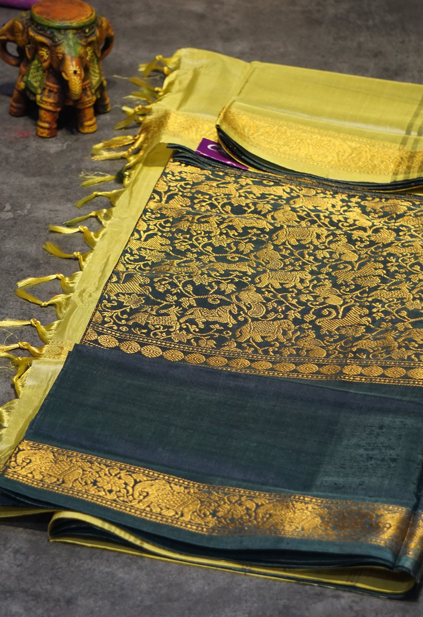 Vazhai Naaru Pattu Saree Vanasigaram Dark Elephant Grey to Green