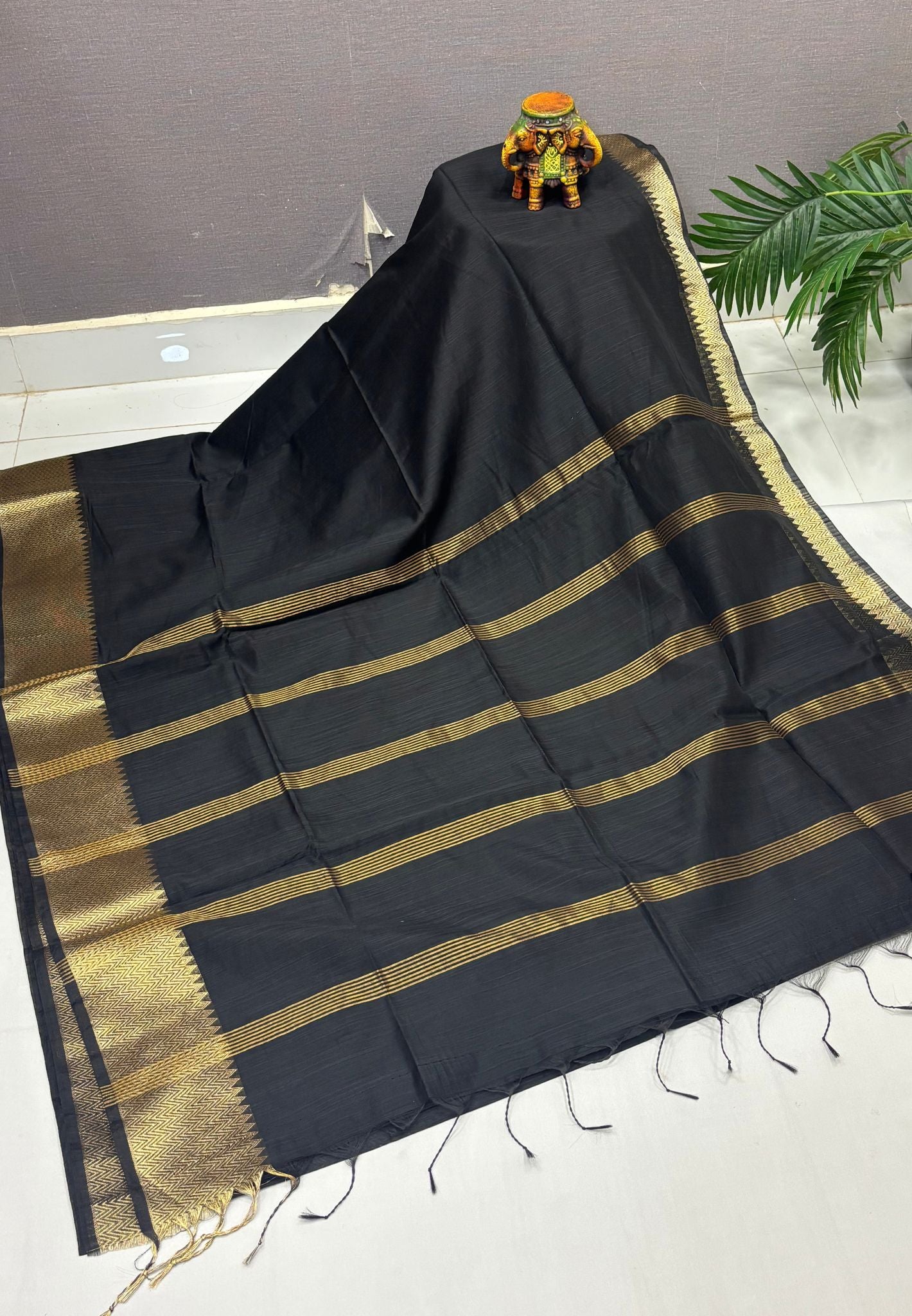 Handloom Cotton Saree-Black In Zigzag Zari Border