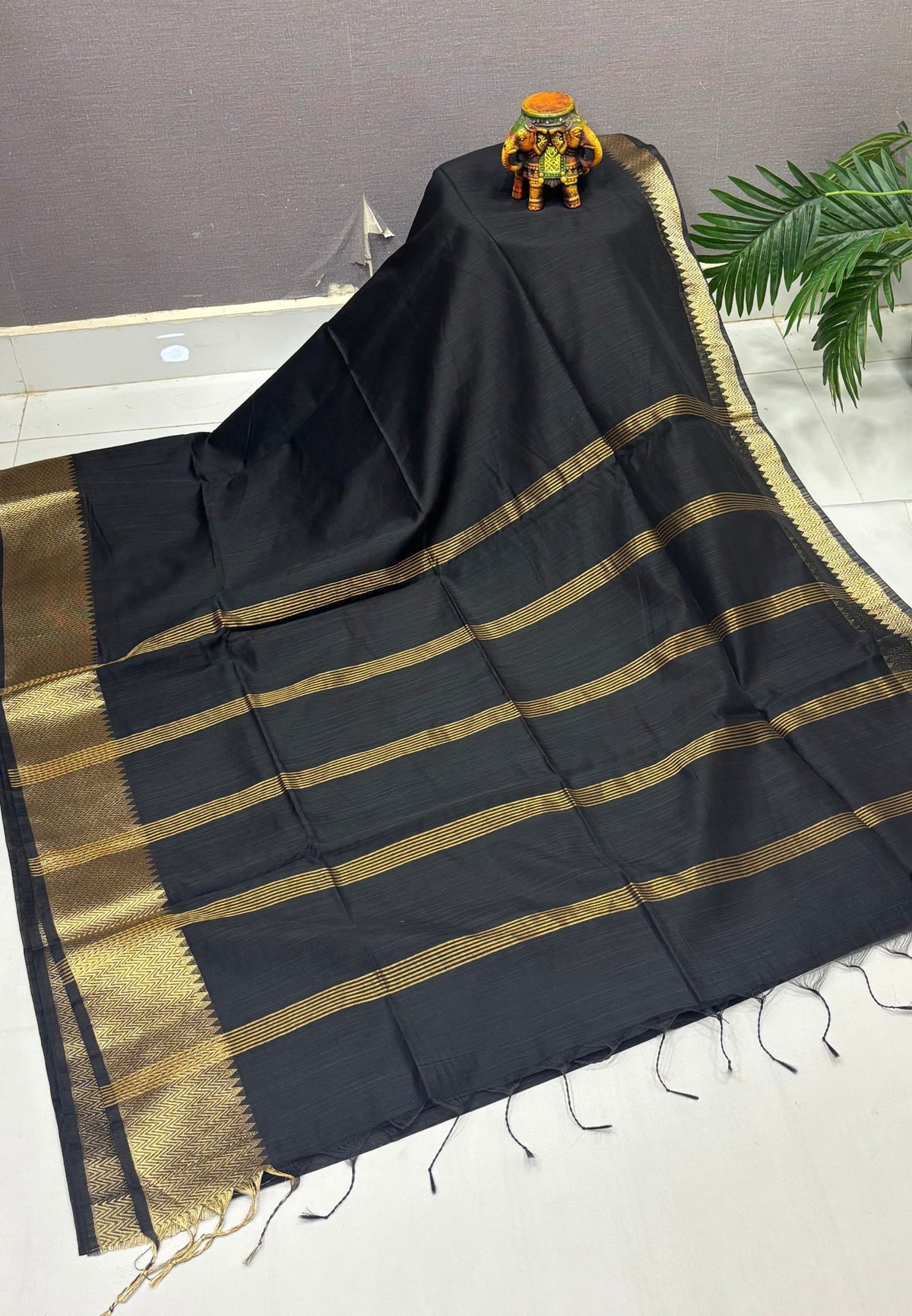 Handloom Cotton Saree-Black In Zigzag Zari Border