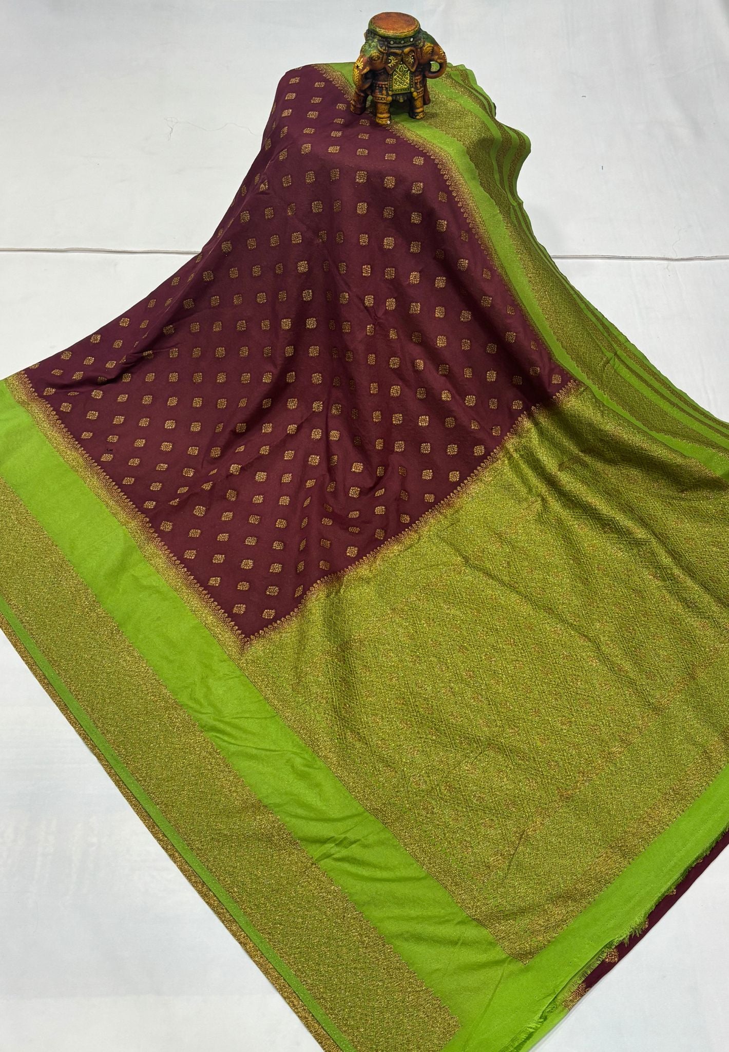 Banarasi Crepe Saree-Arakku in Mini Zari Butta with Retepet Border