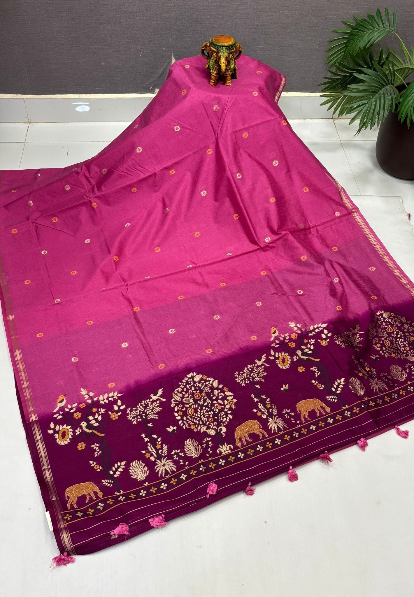 Gaji Silk Saree-Magenta Pink In Warli Tree & Elephant With Contrast Border
