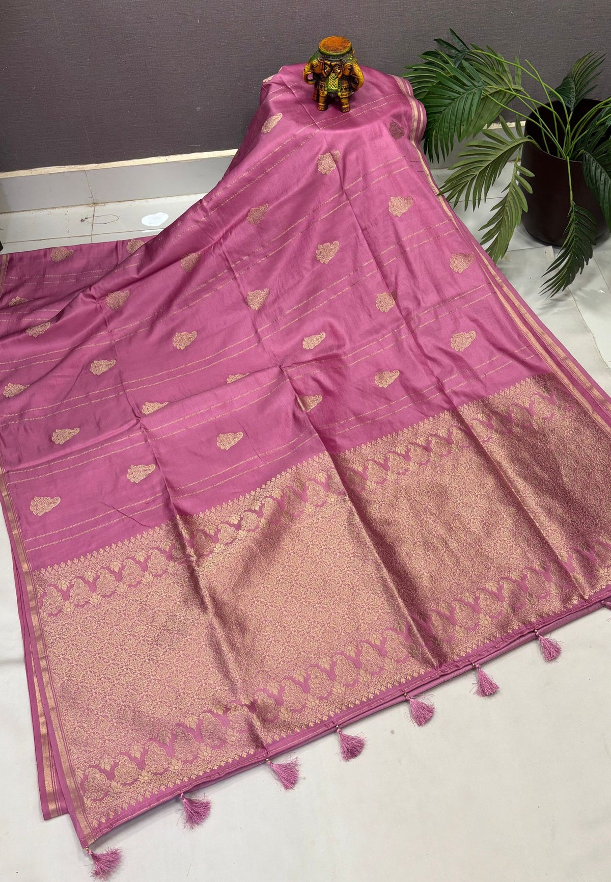 Gaji Silk Saree-Onion Pink in Paisley Jhumka Zari Border
