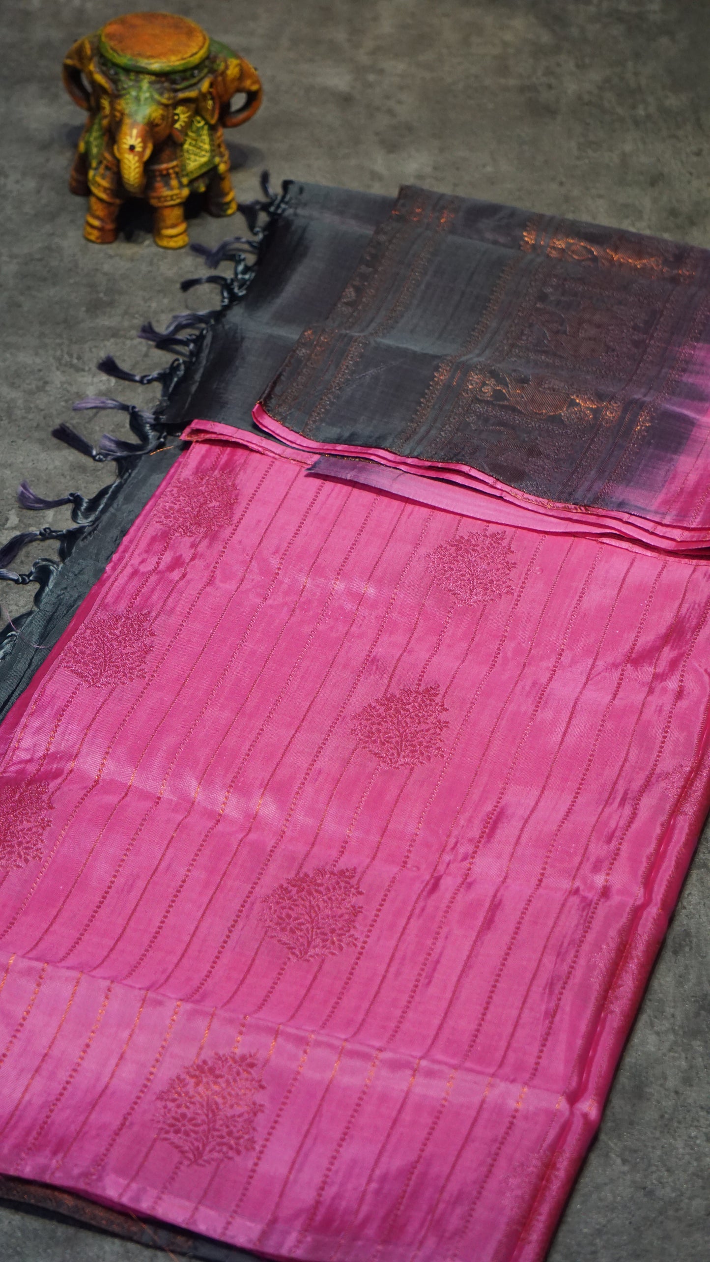 Vazhai Naaru Pattu Saree Vairaoosi Pink to Elephant Grey