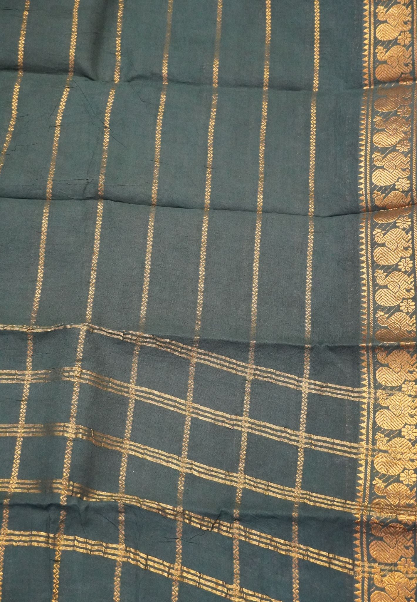 Sungudi Cotton- Veldhari Pattern Bottle Green
