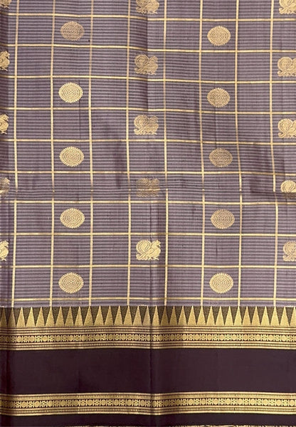 Pure Kanchipuram Silk Saree-Brown with Golden Checkered Pattern in Mayil Chakram Motifs