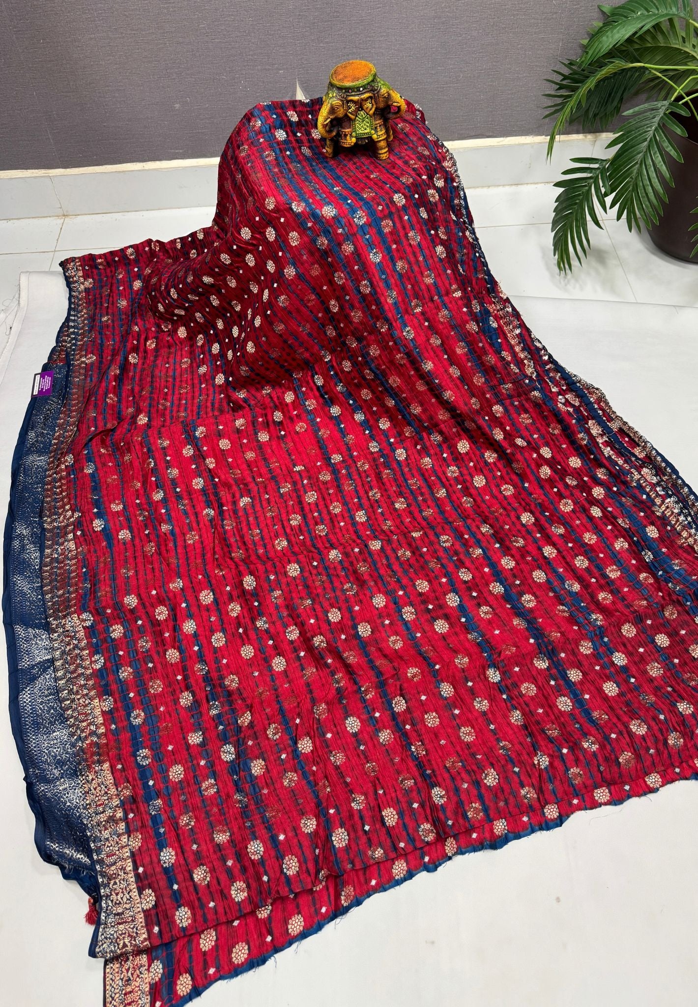 Pure Banarasi Kaddi Georgette Saree-Red In Jaal Zari Floral Border