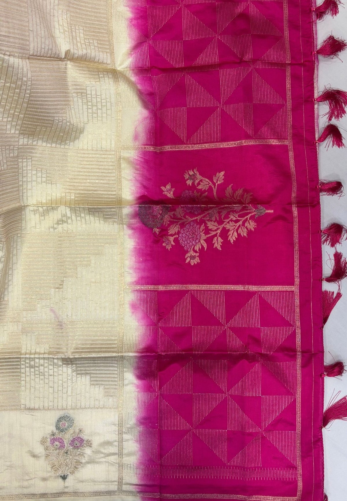 Mulberry Silk Saree-Offwhite In Diamond Geometric Zari With Contarst Border