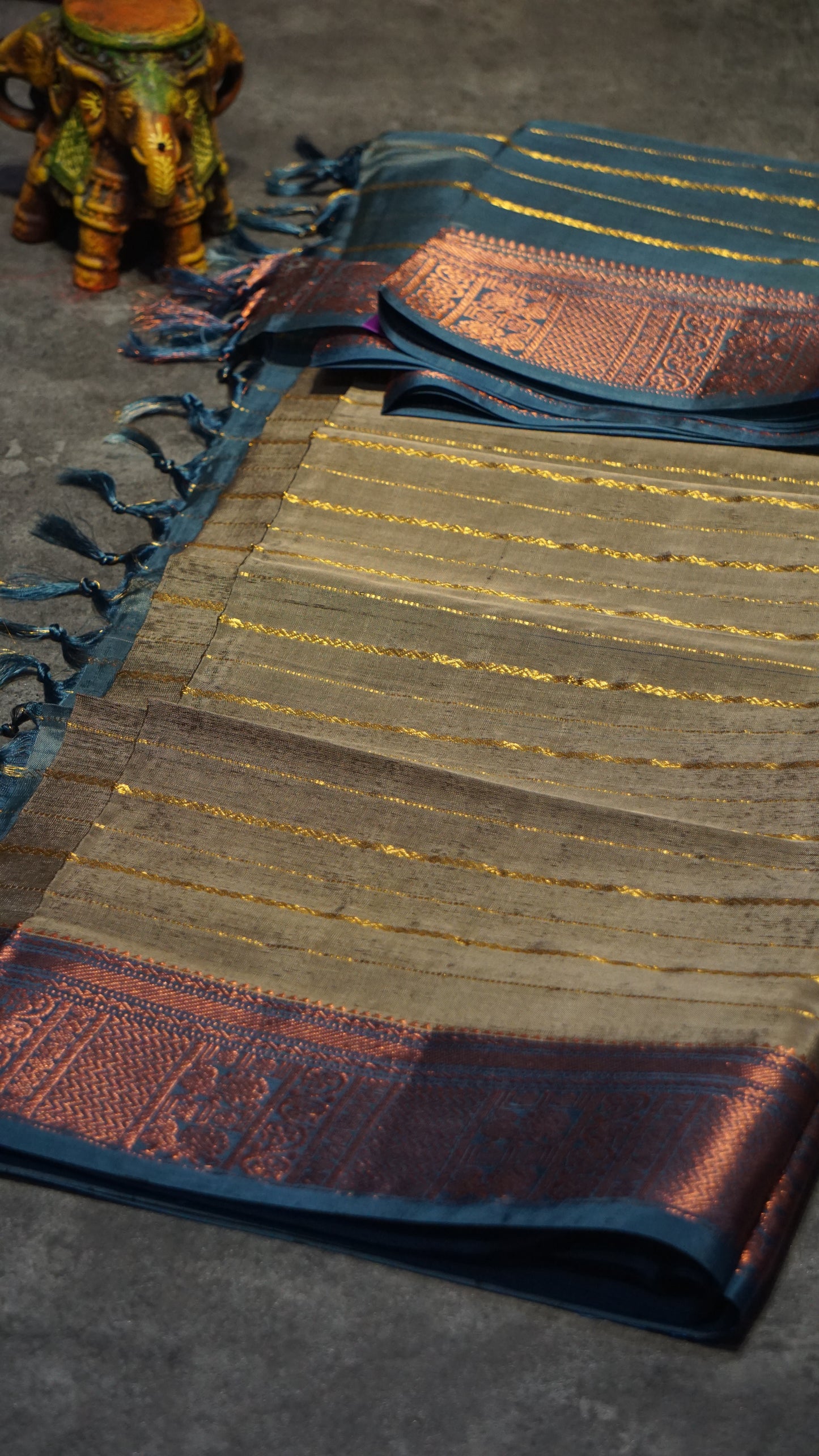 Vazhai Naaru Pattu Saree Veldhari Grey to Blueish Grey