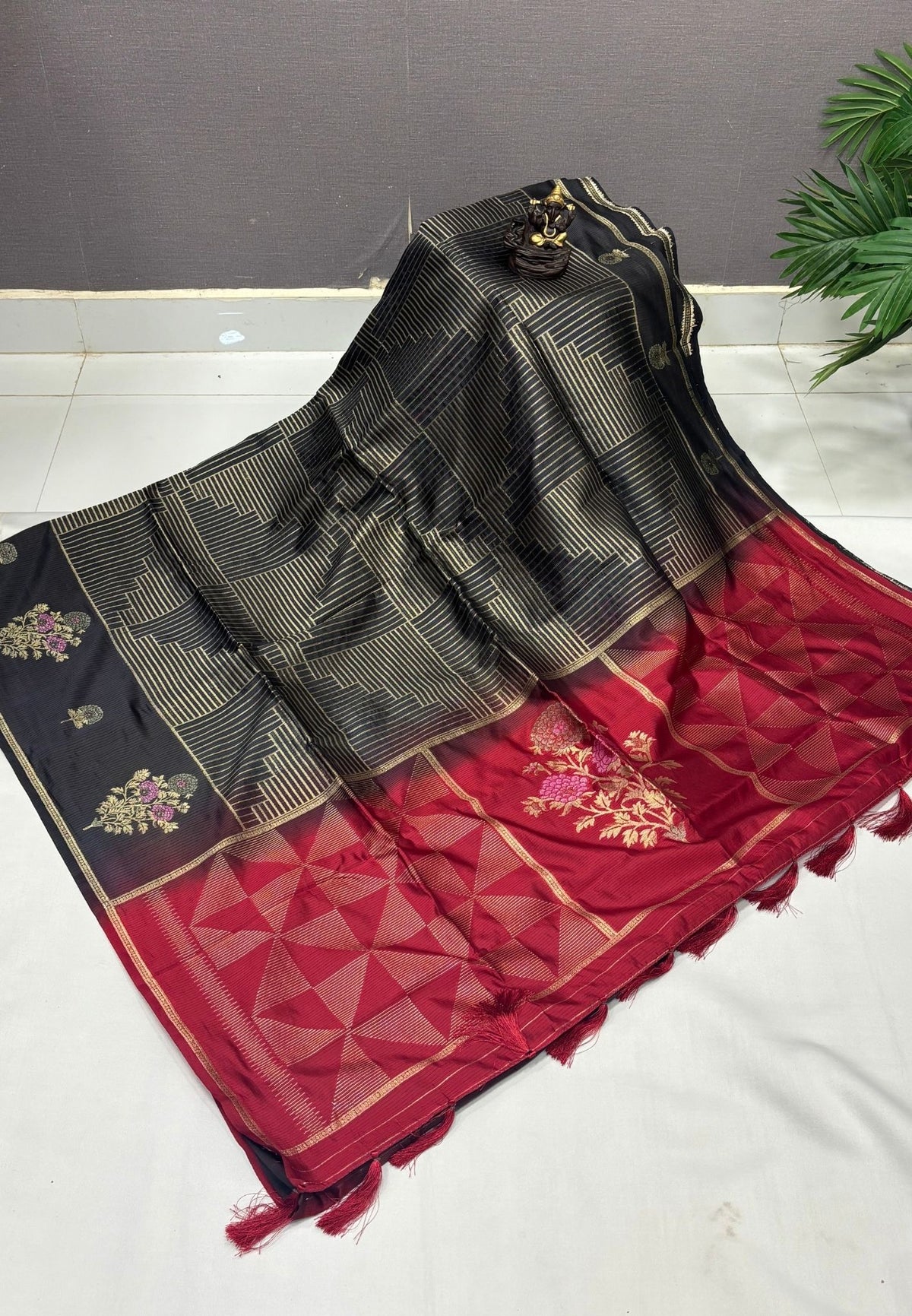 Mulberry Silk Saree-Elephant Grey In Diamond Geometric Zari With Contarst Border