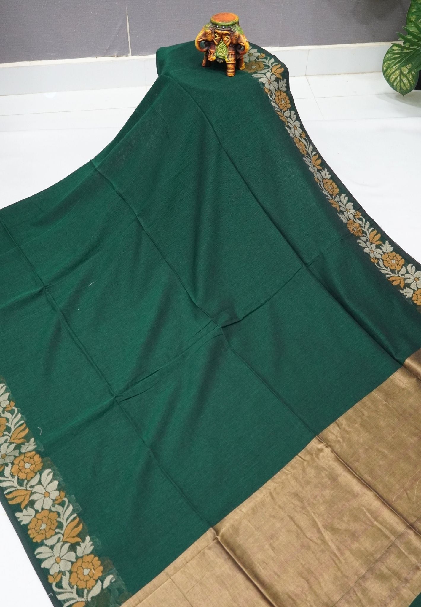 Handloom Cotton Saree-Green Marigold Floral Jamdhani Border