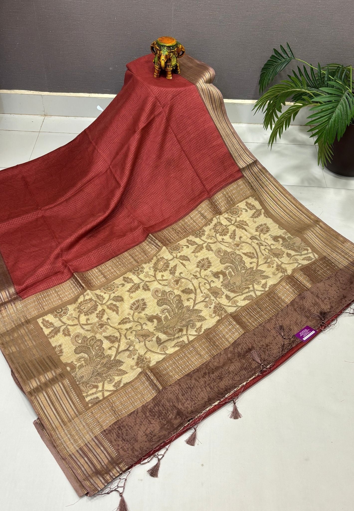 Muslin Tussar Saree-Maroon In Floral Vine Border
