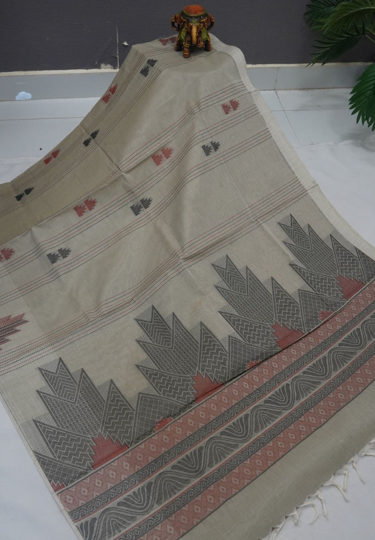 Cotton Saree-Beige in Thread Work