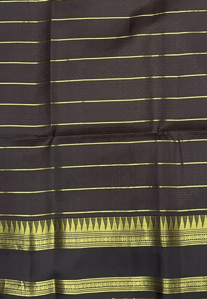 Pure Kanchipuram Silk Saree-Honey with Golden Checkered Pattern in Mayil Chakram Motifs