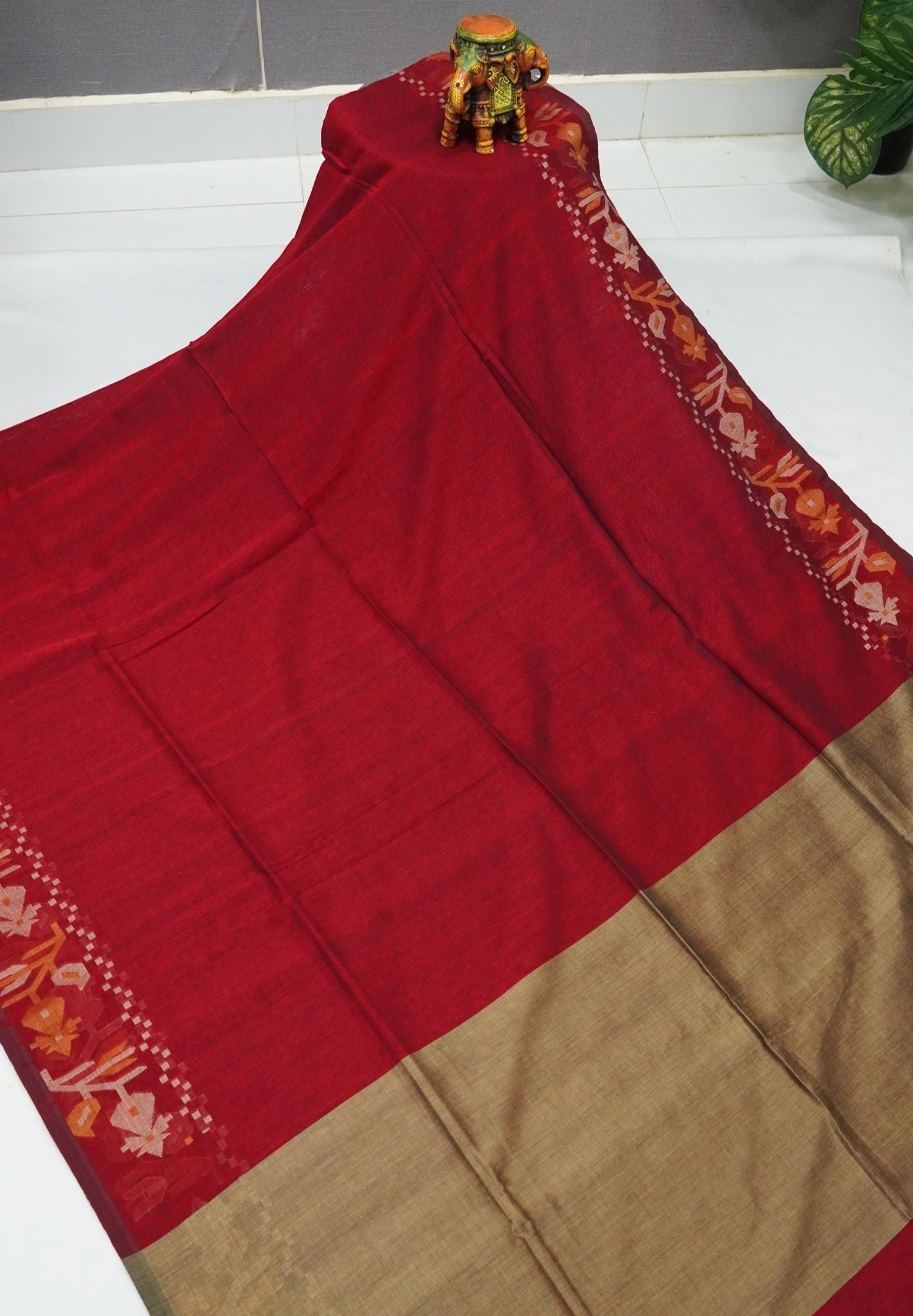 Handloom Cotton Saree-Red Kalash Jamdhani Border