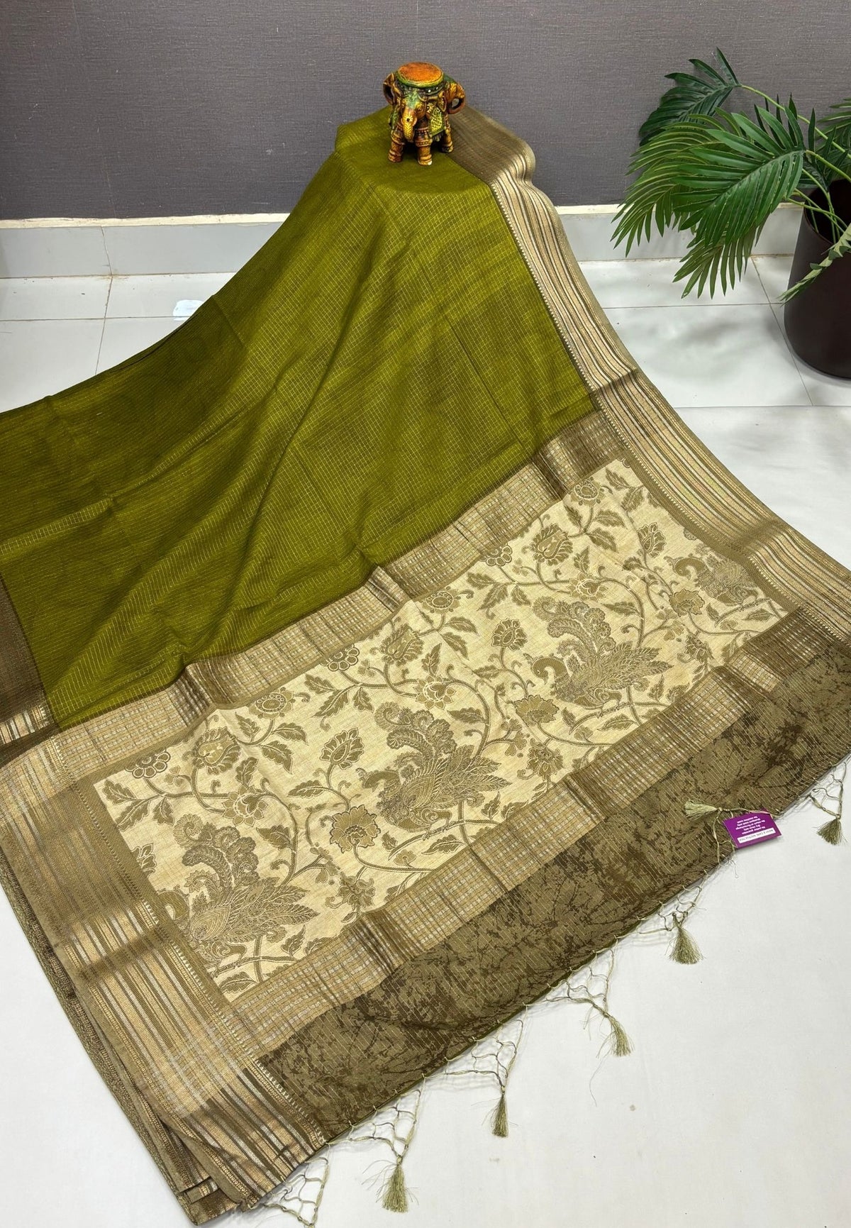 Muslin Tussar Saree-Olive Green In Floral Vine Border