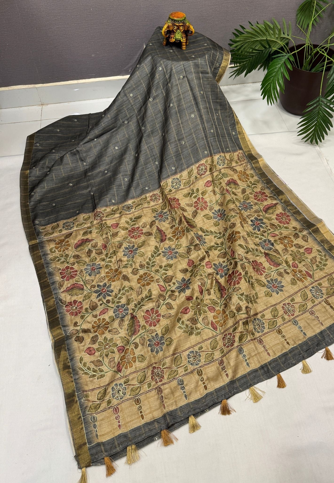 Semi Tussar Saree-Grey In Floral Kalamkari with Hanging Motif Border