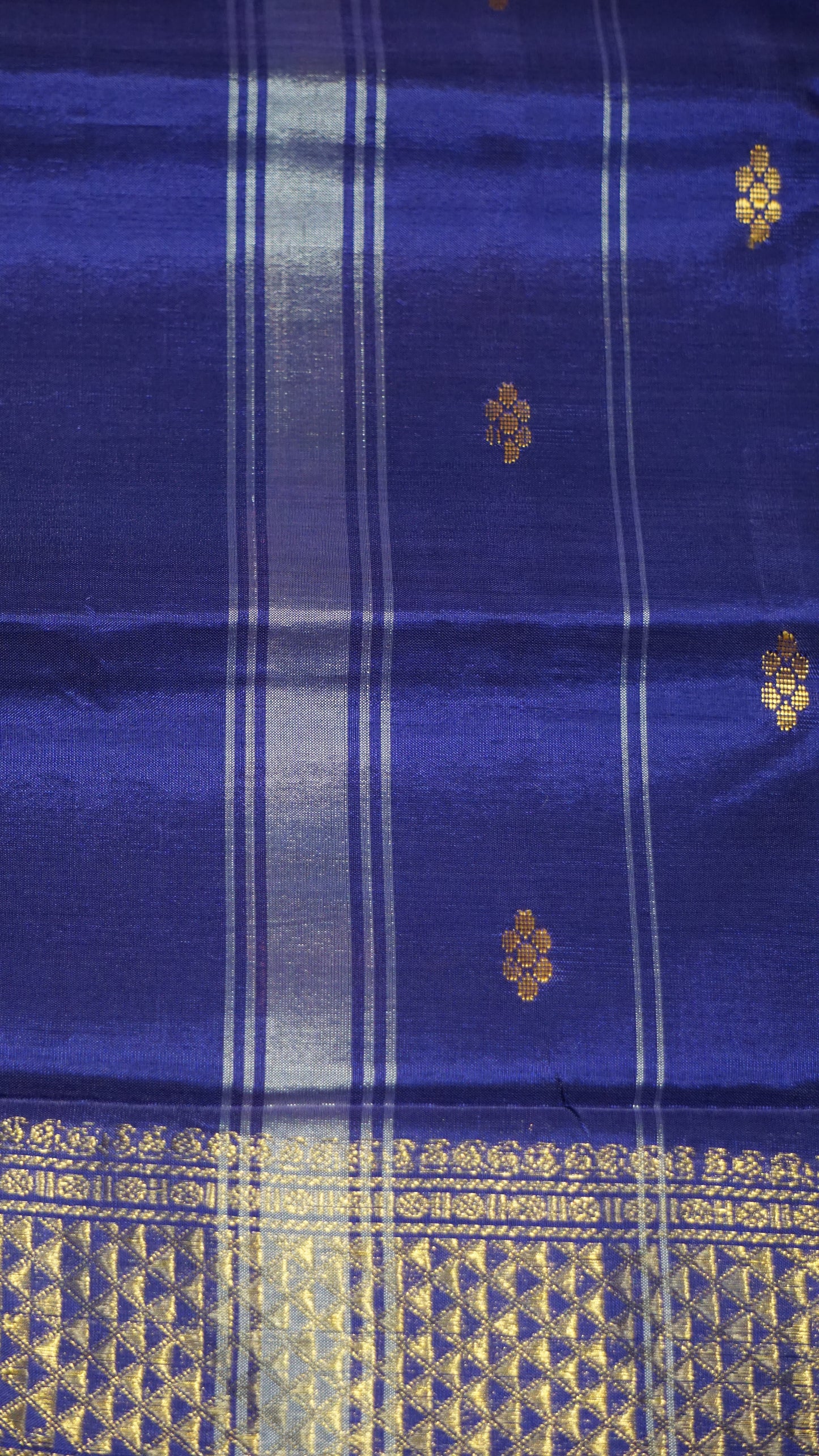 Vazhai Naaru Pattu Saree Small Border Blue Self