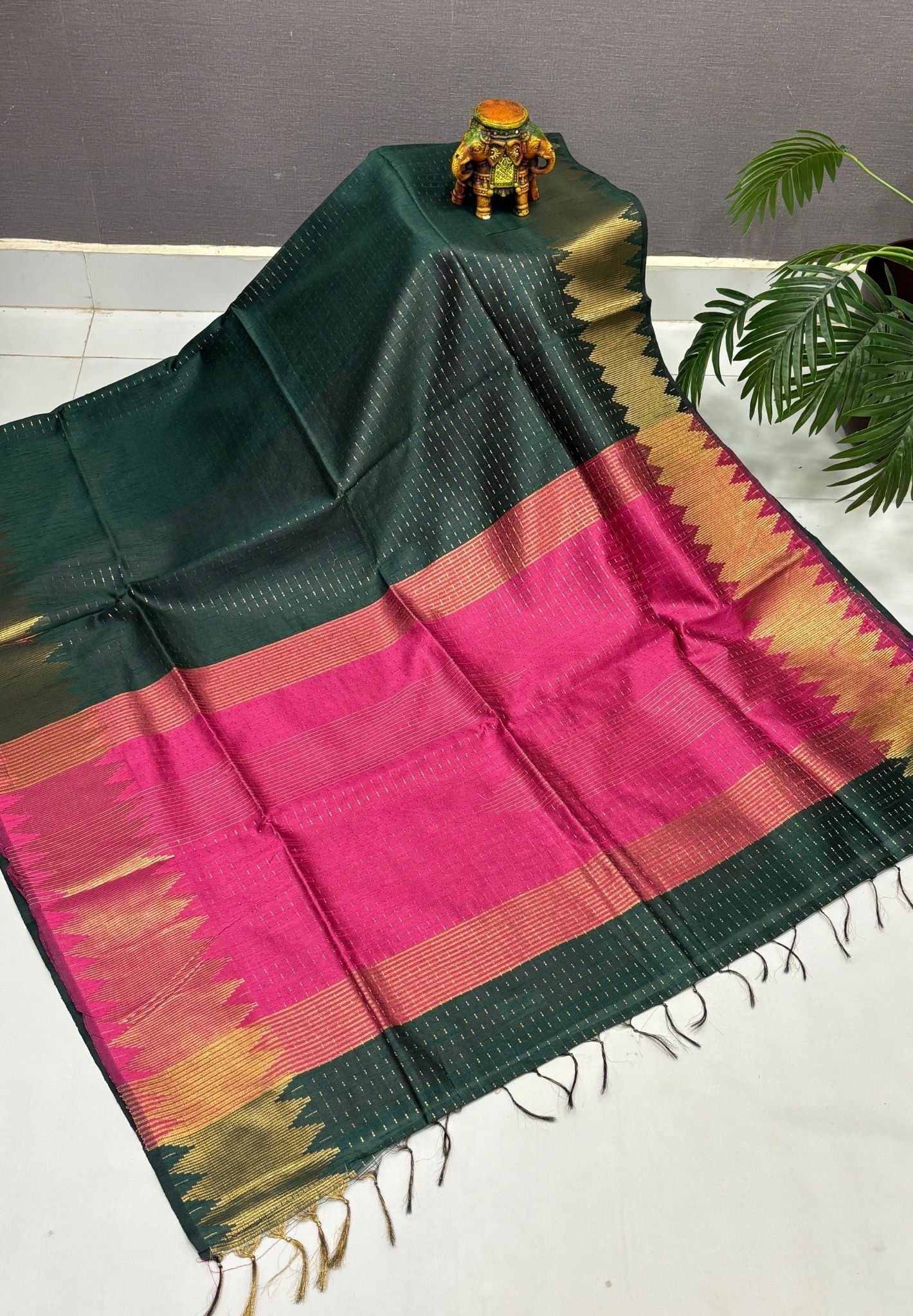 Semi Raw Silk Saree-Bottle Green In Zigzag Zari With Contrast Border