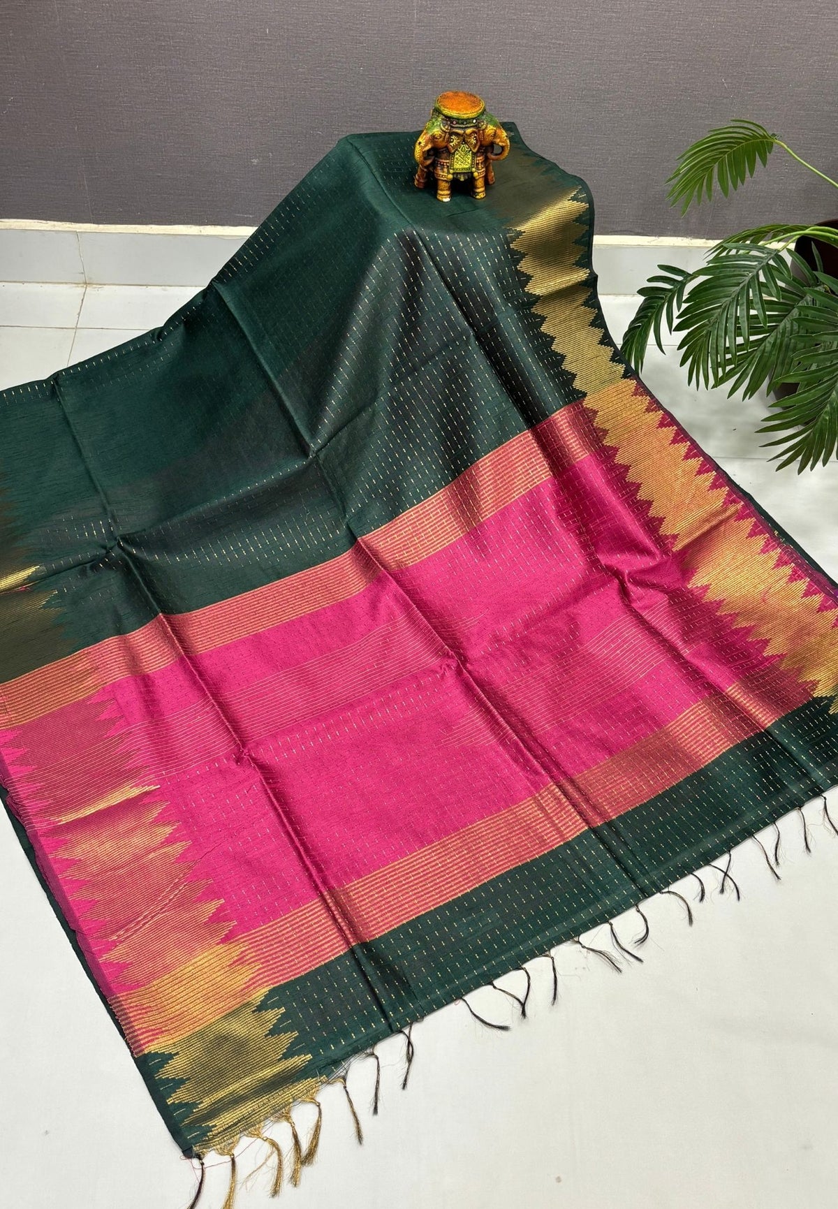 Semi Raw Silk Saree-Bottle Green In Zigzag Zari With Contrast Border