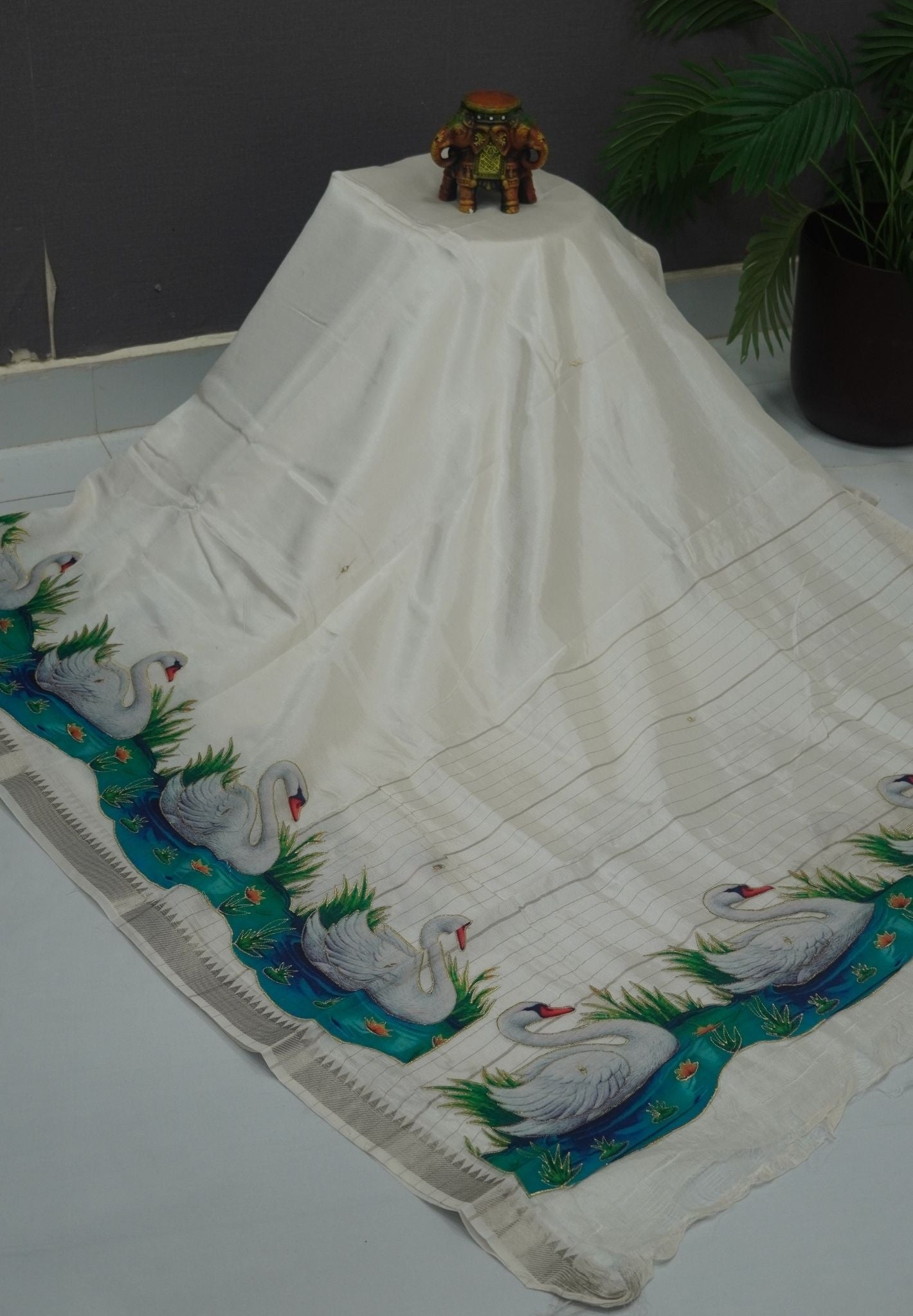 Pure Mangalgiri Silk Saree-White in Tanjore Print with Aplique Work
