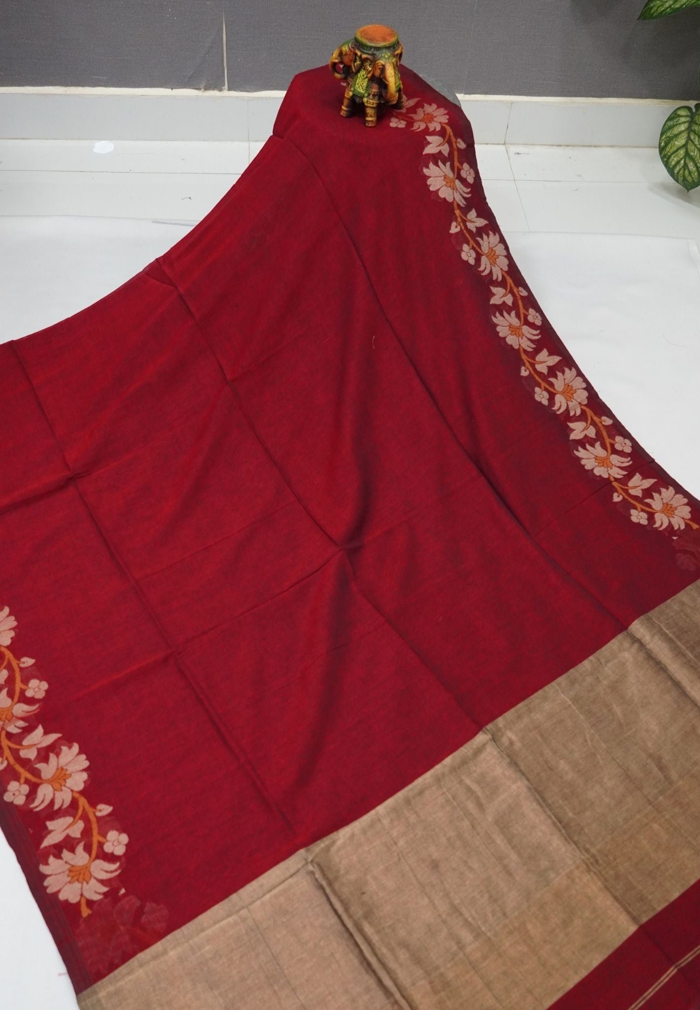Handloom Cotton Saree-Red Lotus Jamdhani Border