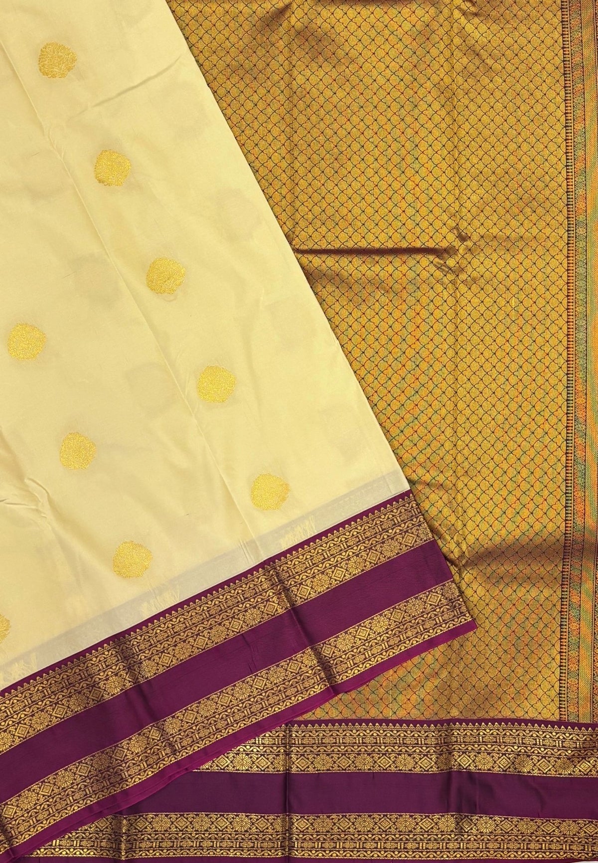 Budget Kanchipuram Saree-Cream In Diamond Floral Zari With Contrast Border