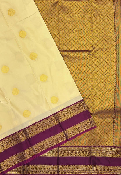 Budget Kanchipuram Saree-Cream In Diamond Floral Zari With Contrast Border