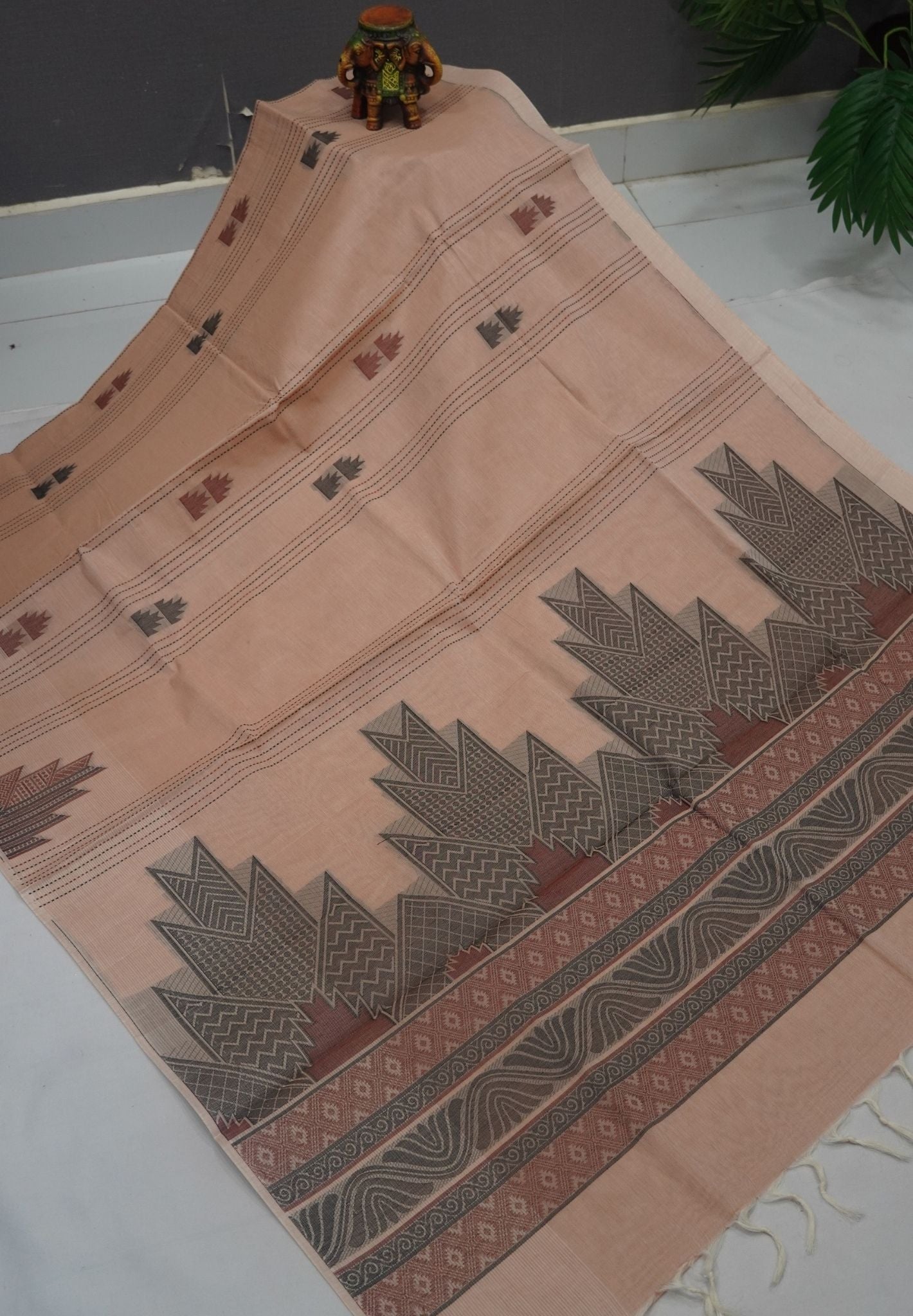 Cotton Saree-Sandal in Thread Work