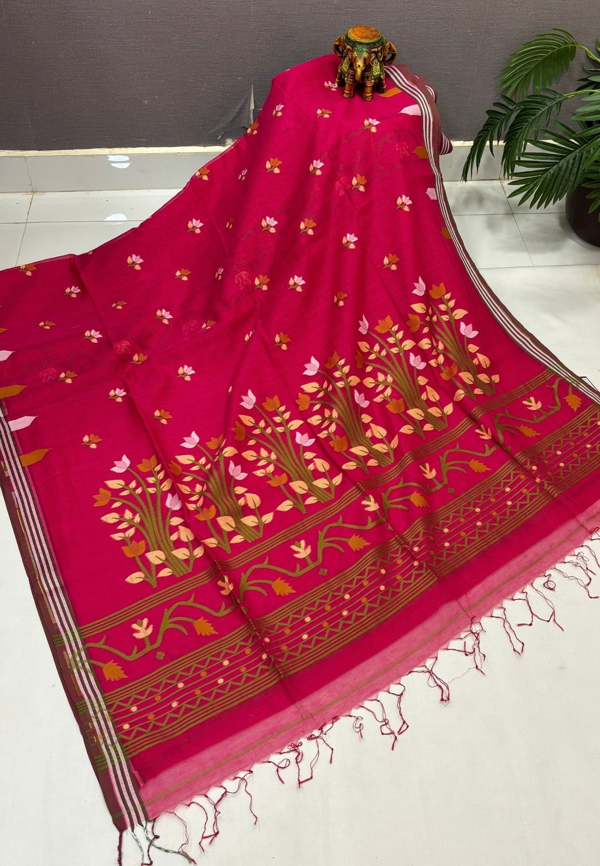Handloom Cotton Saree-Rani Pink In Lotus Floral Border