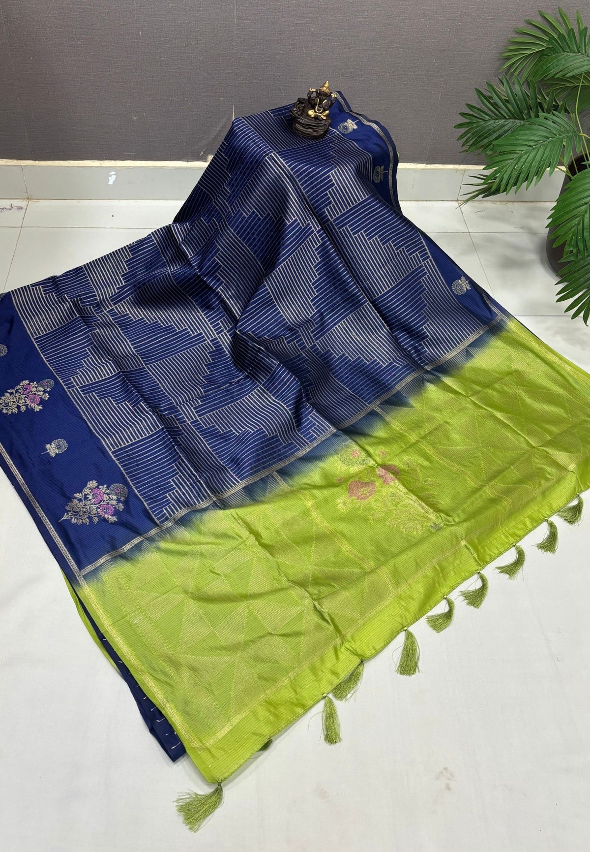 Mulberry Silk Saree-Blue In Diamond Geometric Zari With Contarst Border