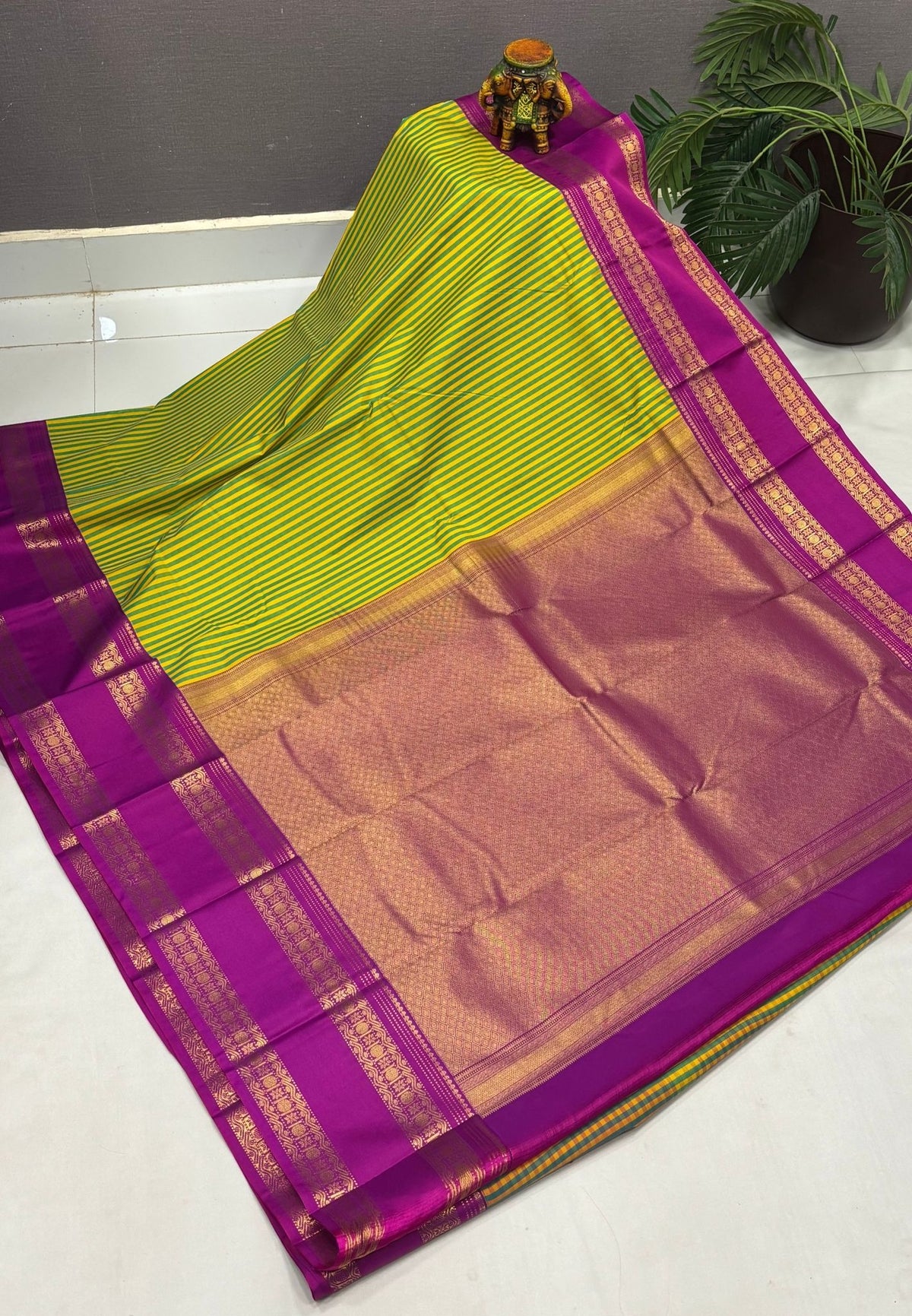 Budget Kanchipuram Saree-Green in Podi Kattam with Contrast Border