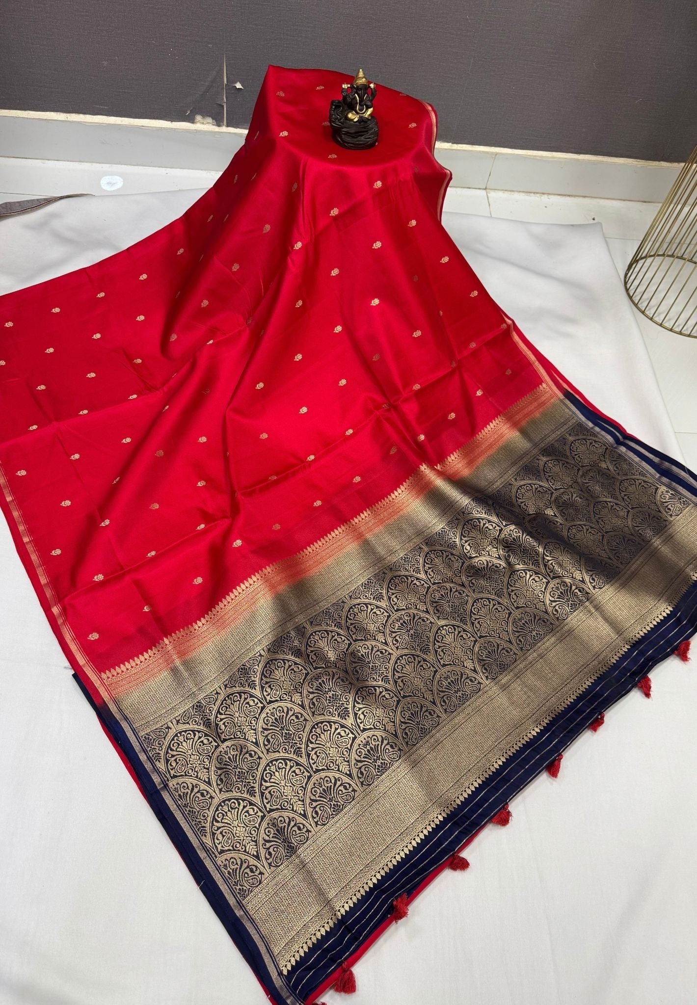 Gaji Silk Saree-Chilli Red In Paisley Jaal Zari Border