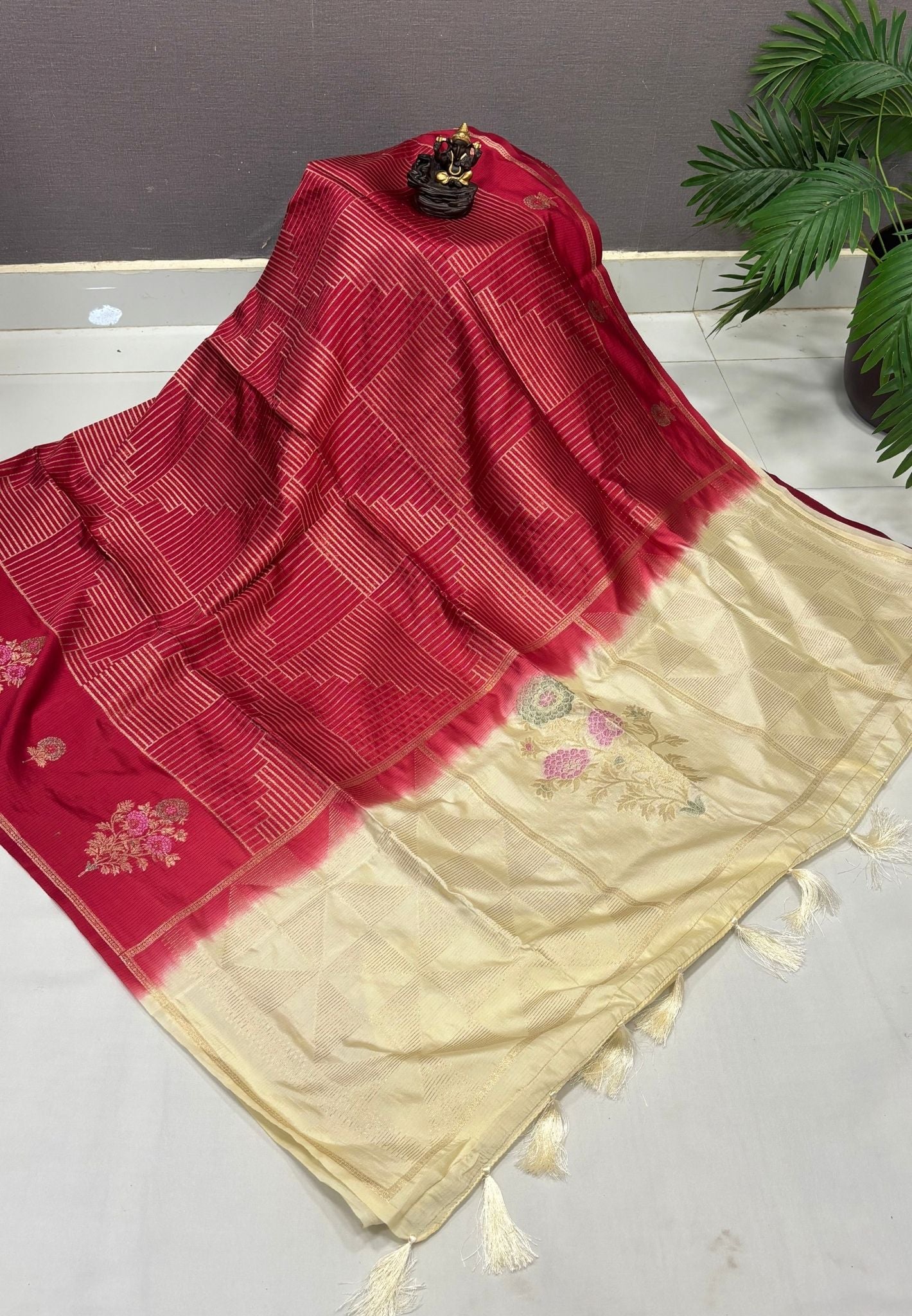 Mulberry Silk Saree-Maroon In Diamond Geometric Zari With Contarst Border