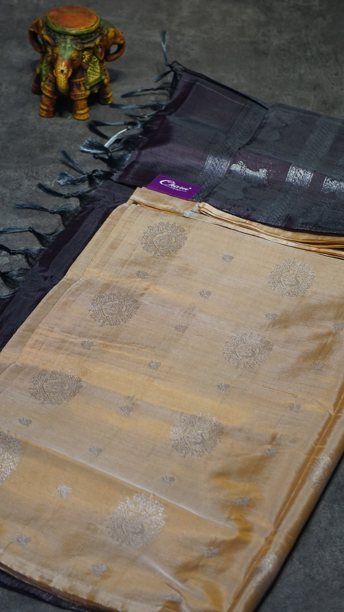 Vazhai Naaru Pattu Saree Vairaoosi Sandal to Wine