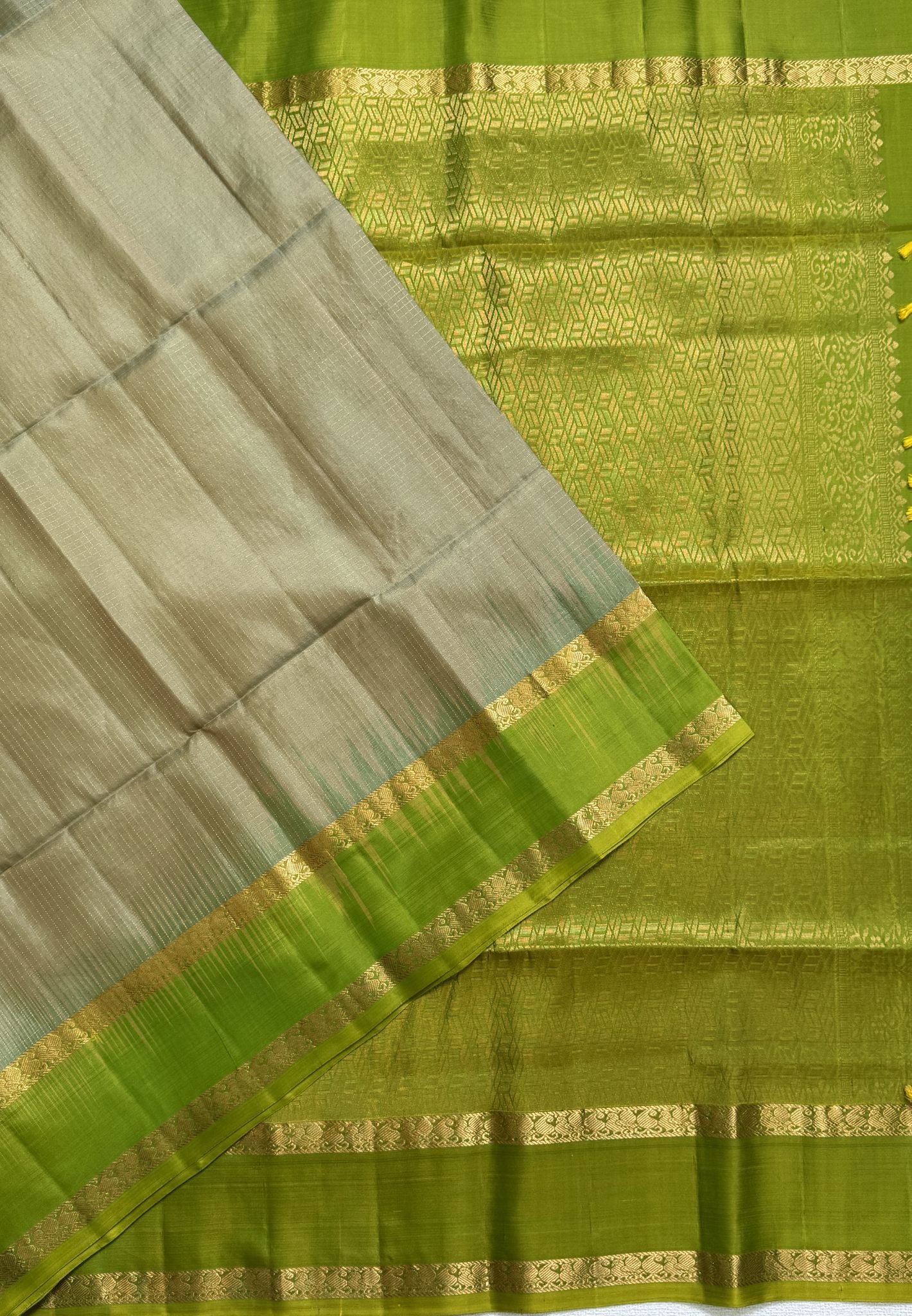 Pure Soft Silk Saree-Pastle Green with Muthu Kattam and Parrot Green Rettapet Border