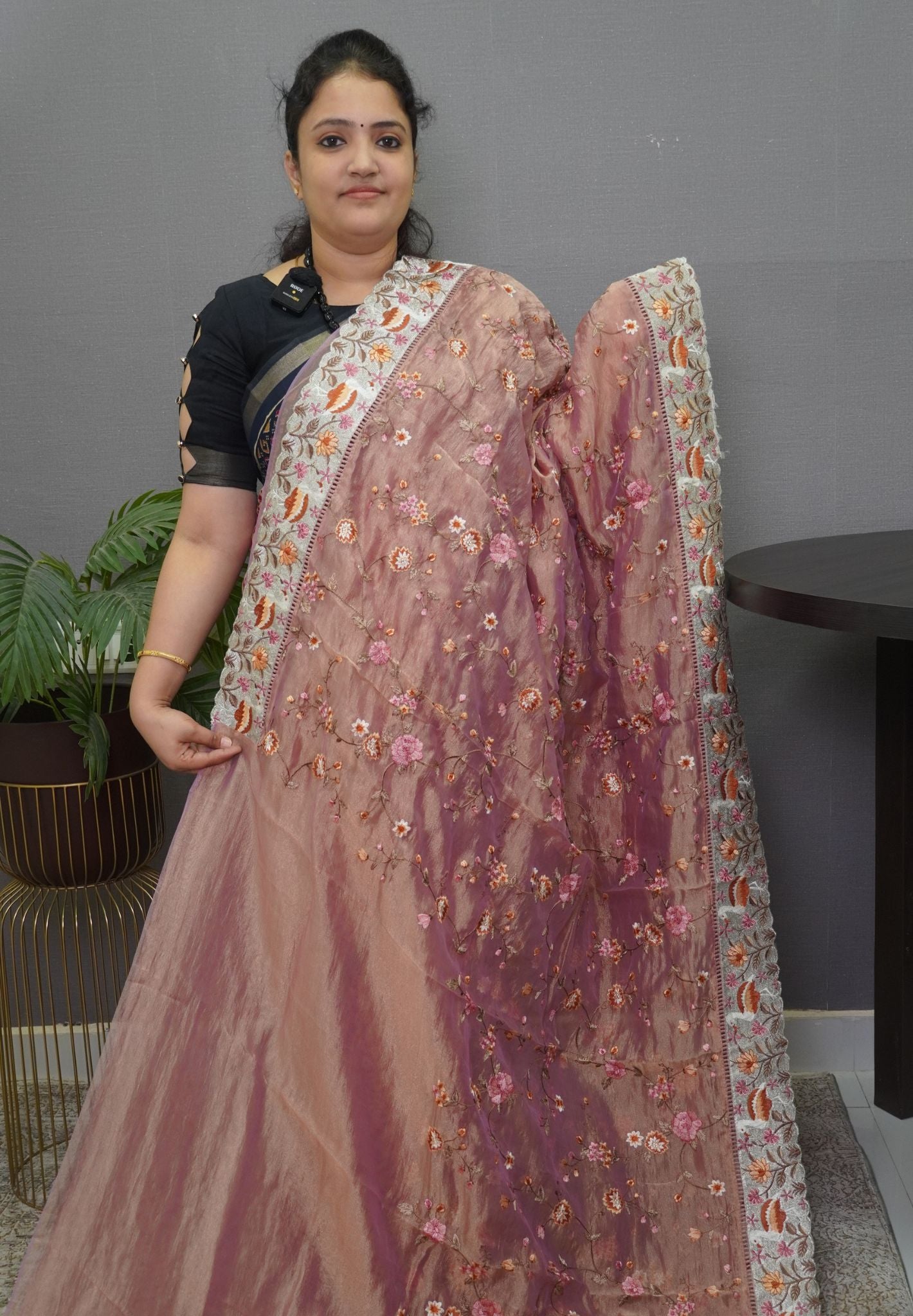 Crush Tissue Saree - Full Embryoid Pink