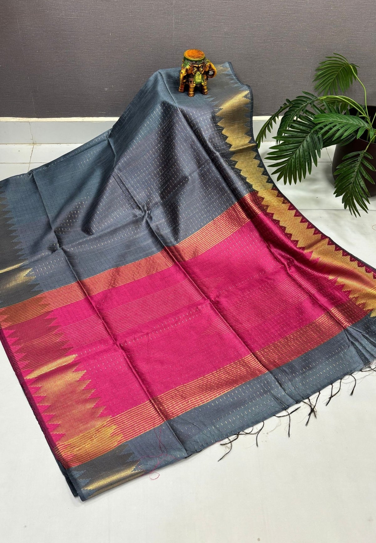 Semi Raw Silk Saree-Grey In Zigzag Zari With Contrast Border