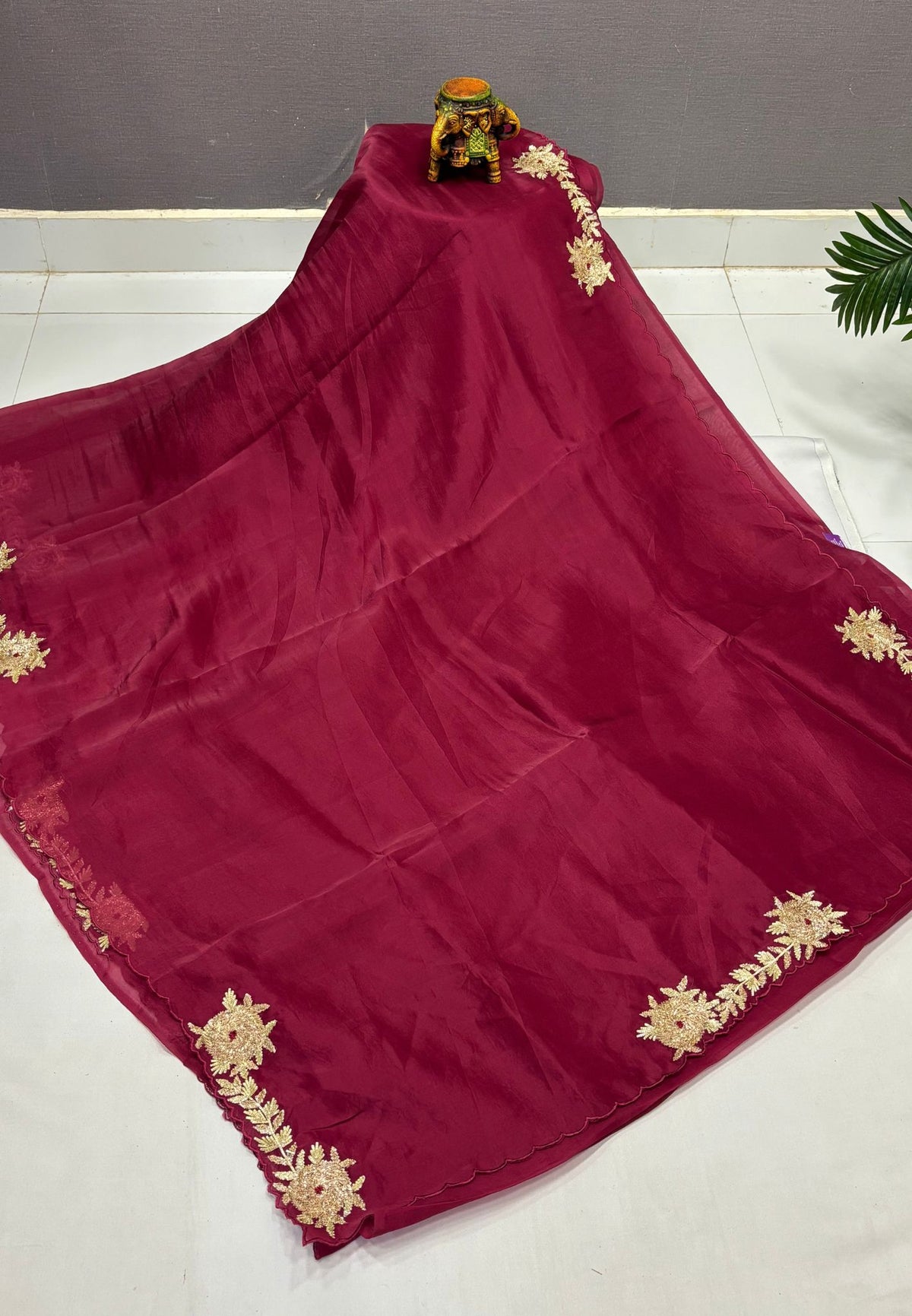Crush Organza Saree-Maroon In Floral Vine Scallop Border