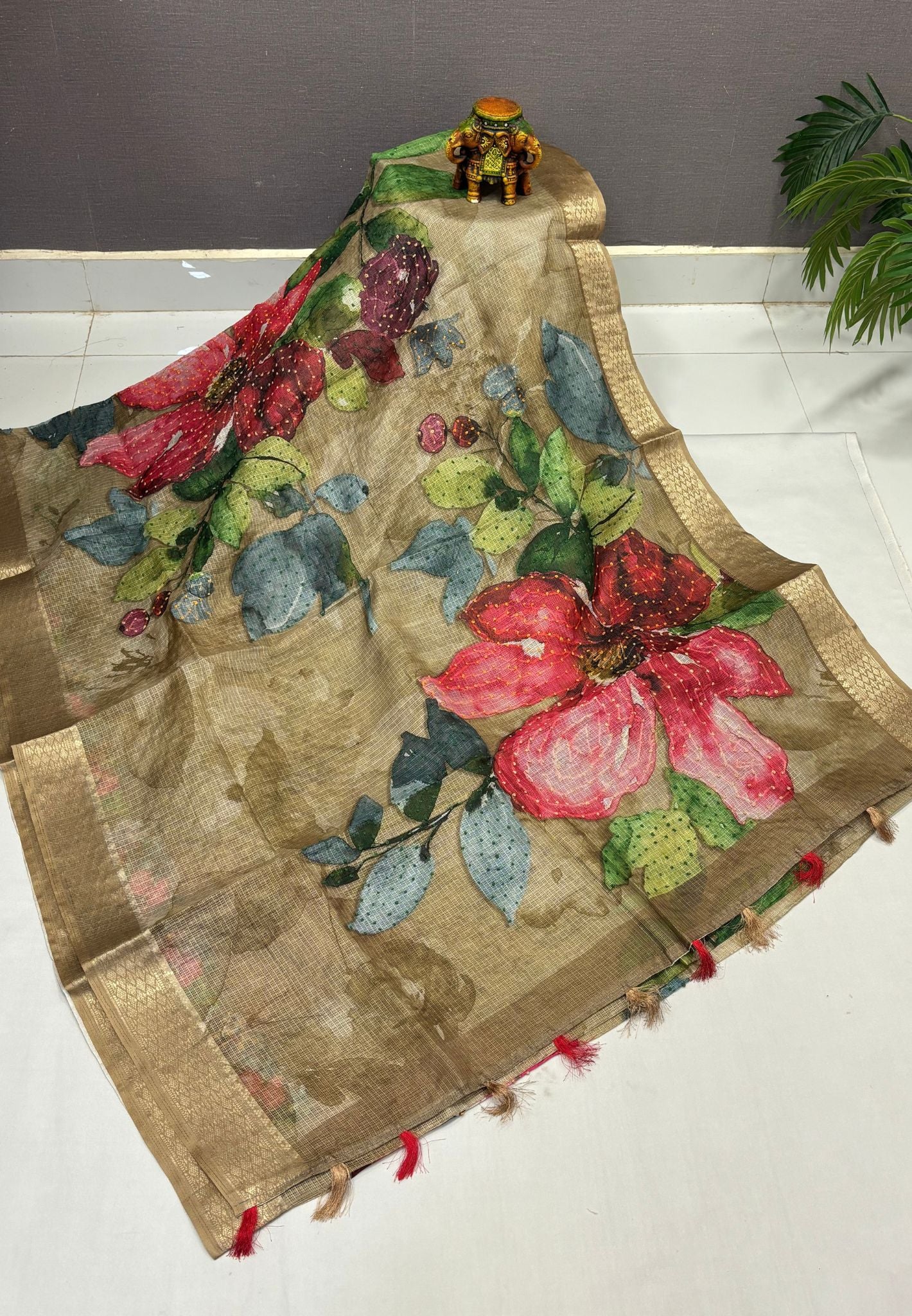 Kota Saree-Beige In French Knot Floral Border