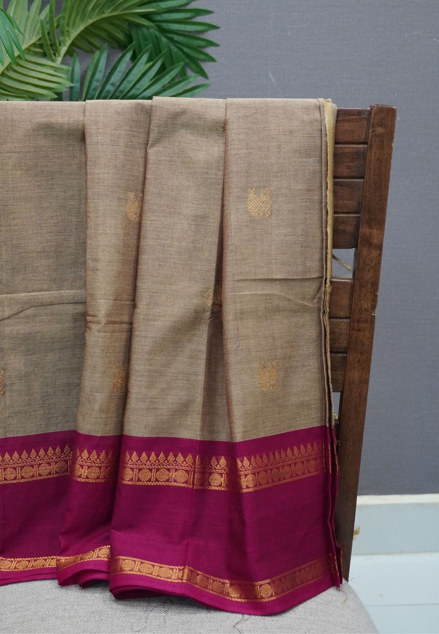 Chettinadu Cotton Saree-Brown Beige with Contrast Zari Border & Annapakshi Buttas
