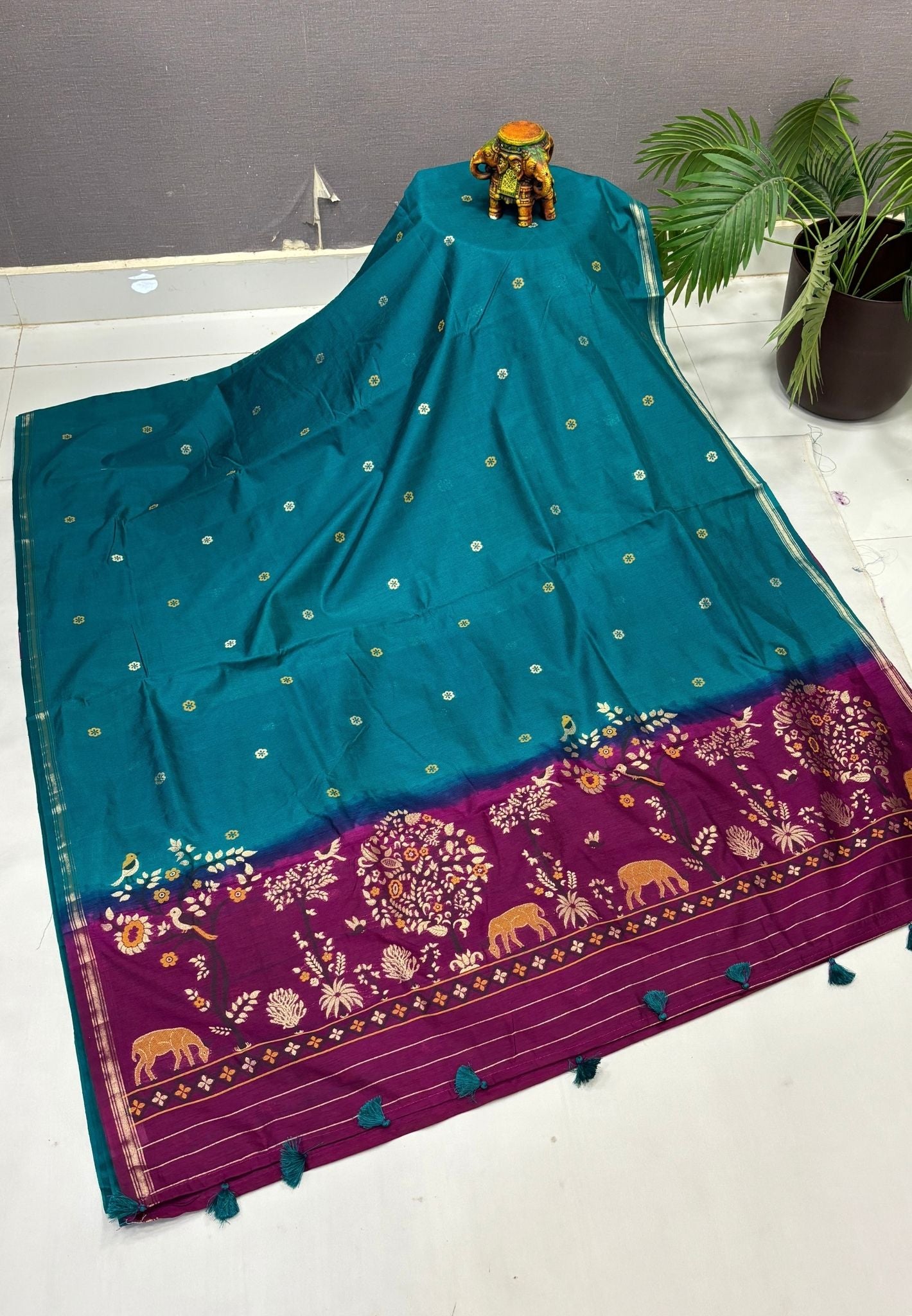 Gaji Silk Saree-Ramar Green In Warli Tree & Elephant With Contrast Border