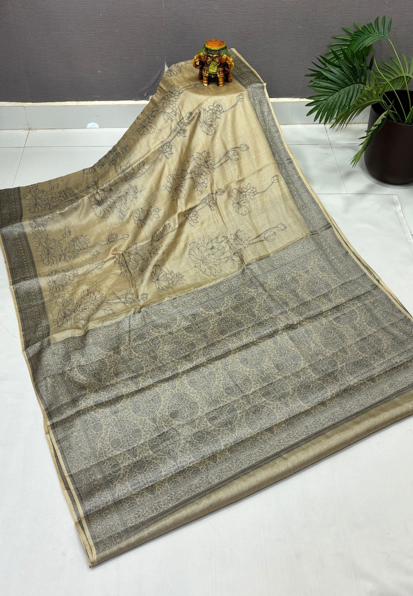 Tussar Saree-Cream In Glitter Floral Border