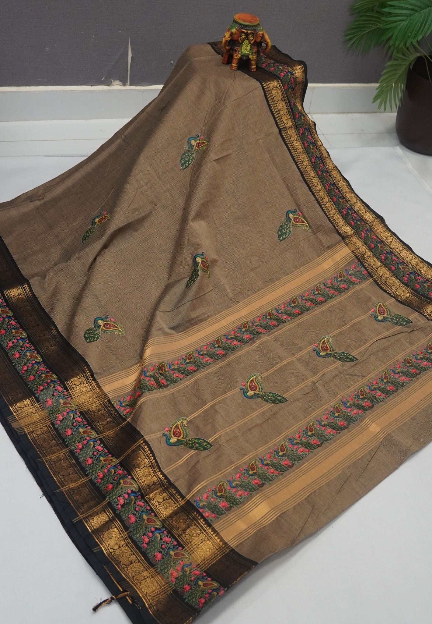 Chettinad Cotton Saree- Beige with Thogai Mayil Tanjore Print
