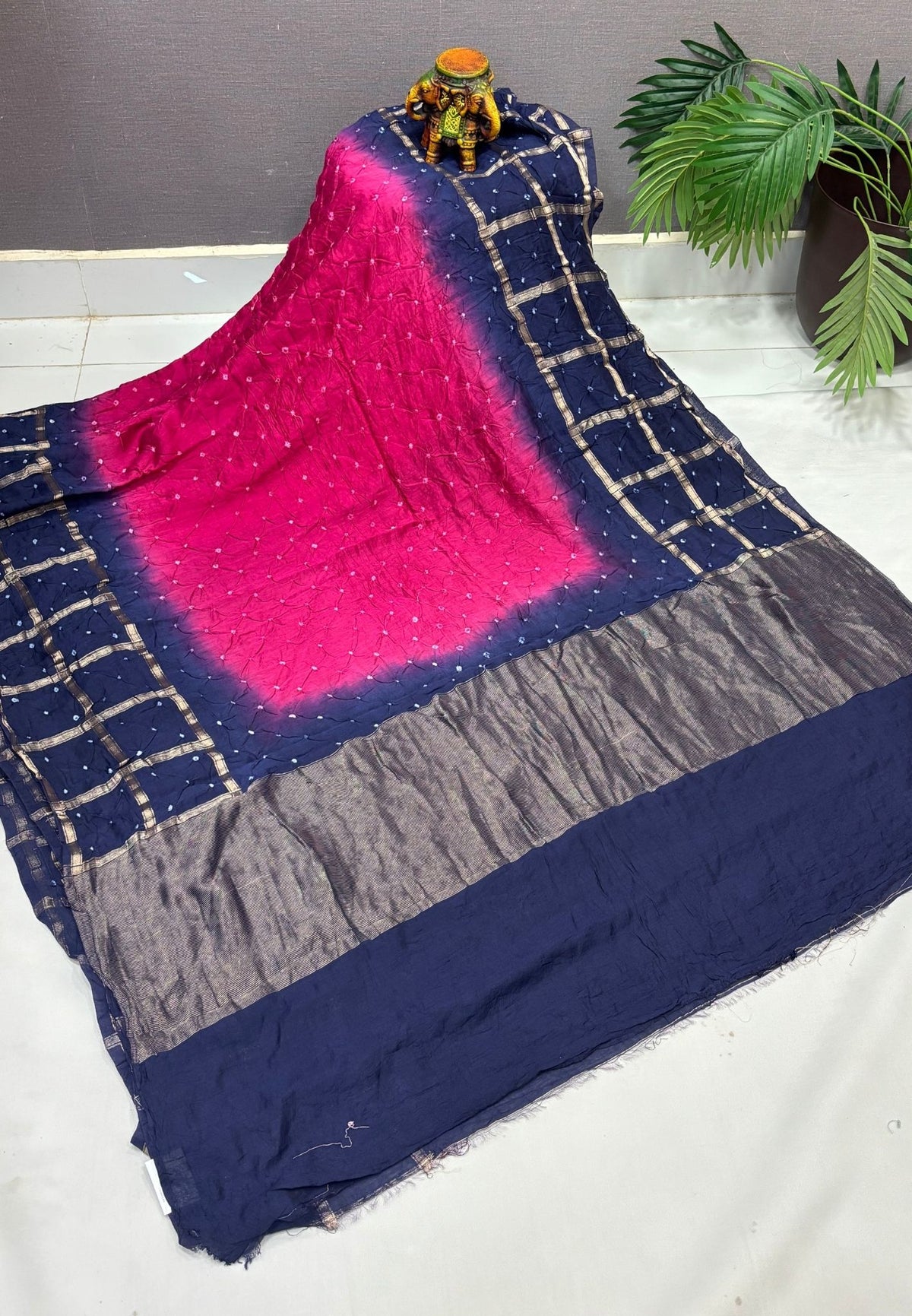 Banarasi Bandeji Saree-Rani Pink in Checked Zari with Contrast Border