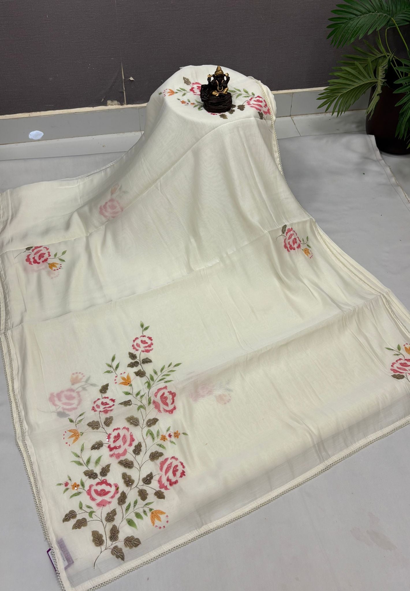 Muslin Saree-Off White With Floral Patten