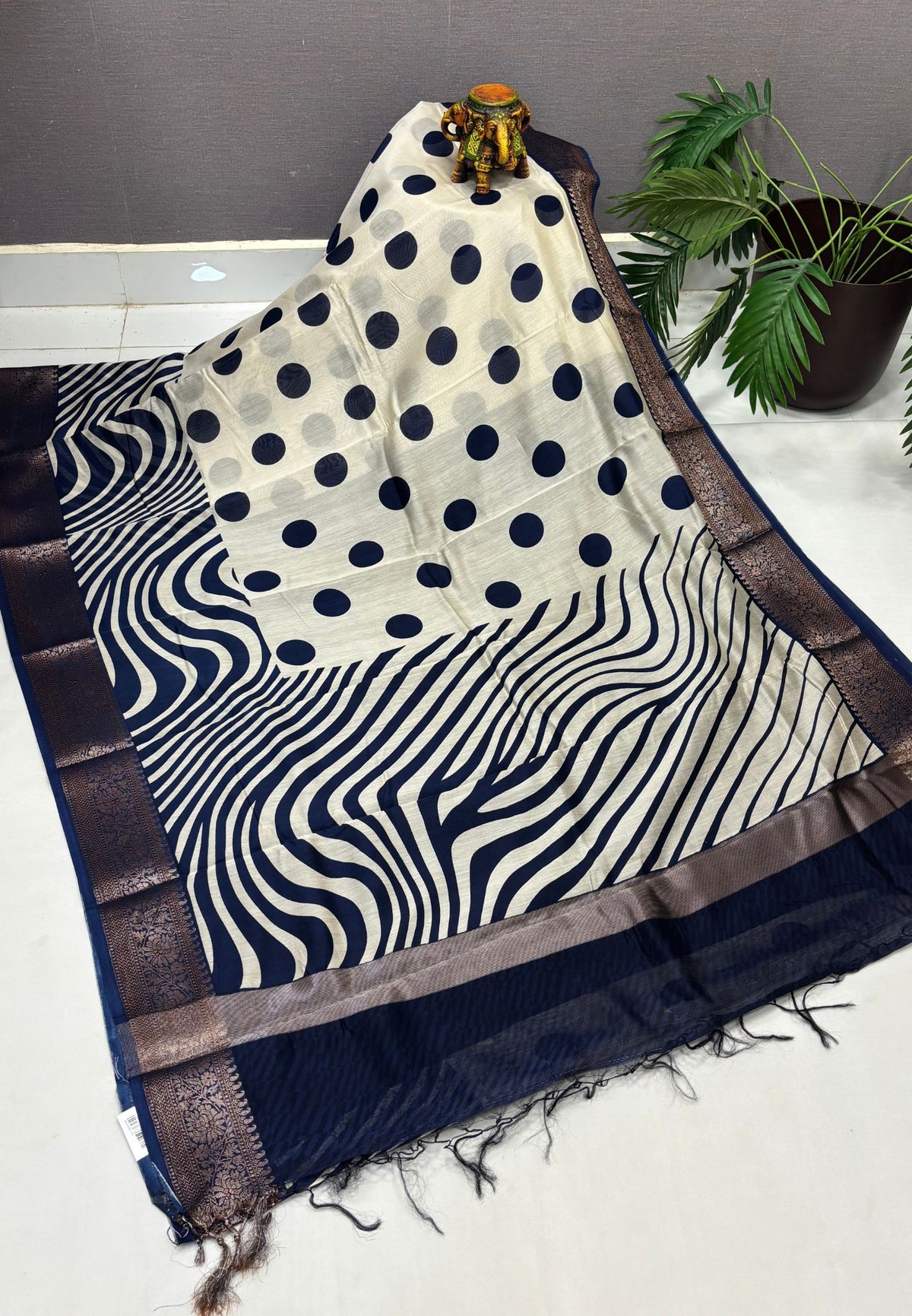 Pure Chanderi Saree-Blue in Circle Pattern Border