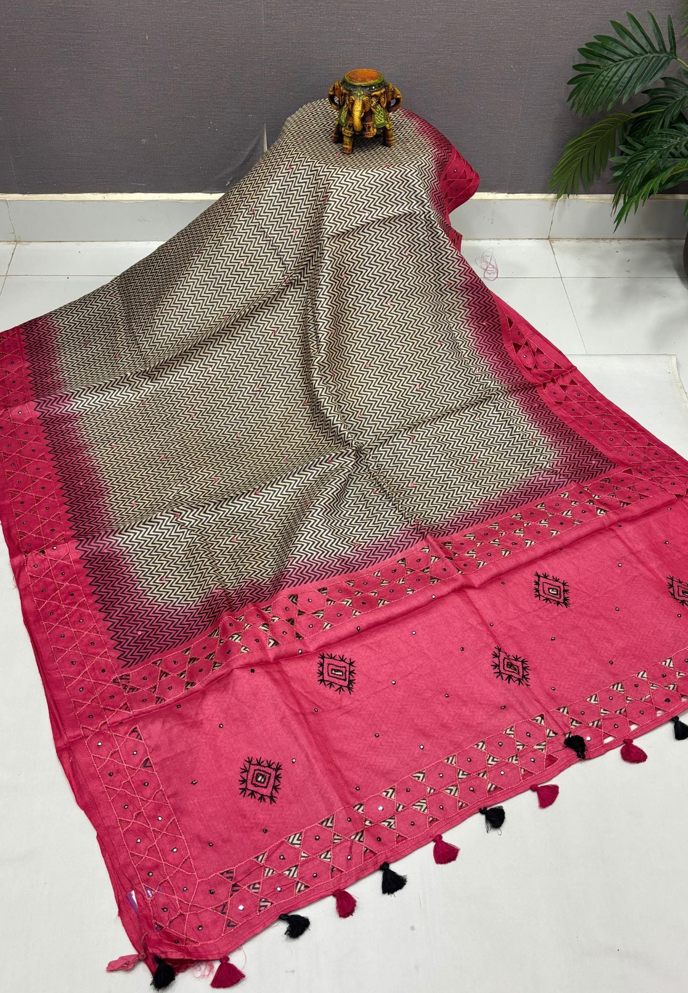 Pure Tussar Saree-Pink In Chevron Pattern With Contrast Border