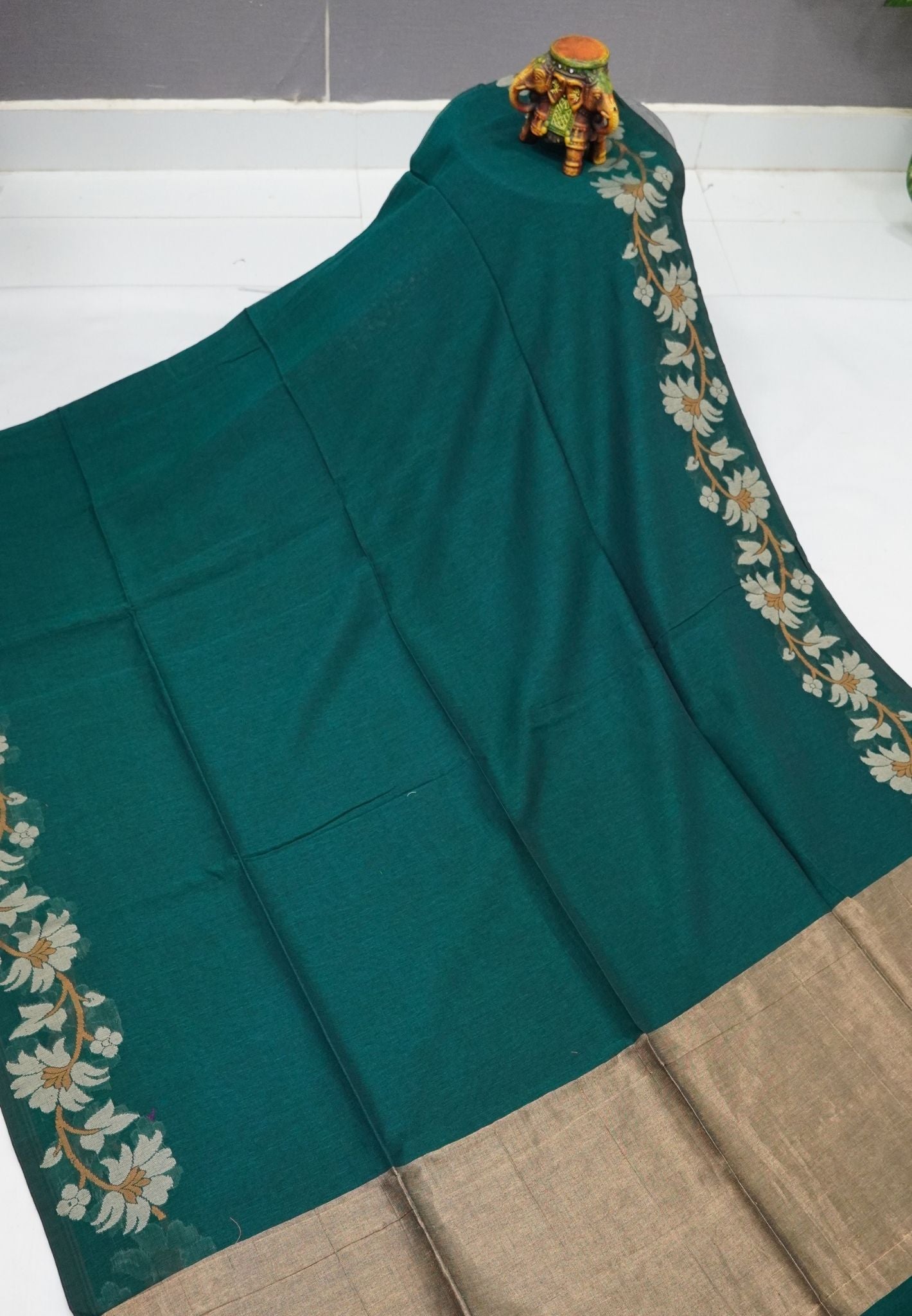 Handloom Cotton Saree-Peacock Green Lotus Jamdhani Border