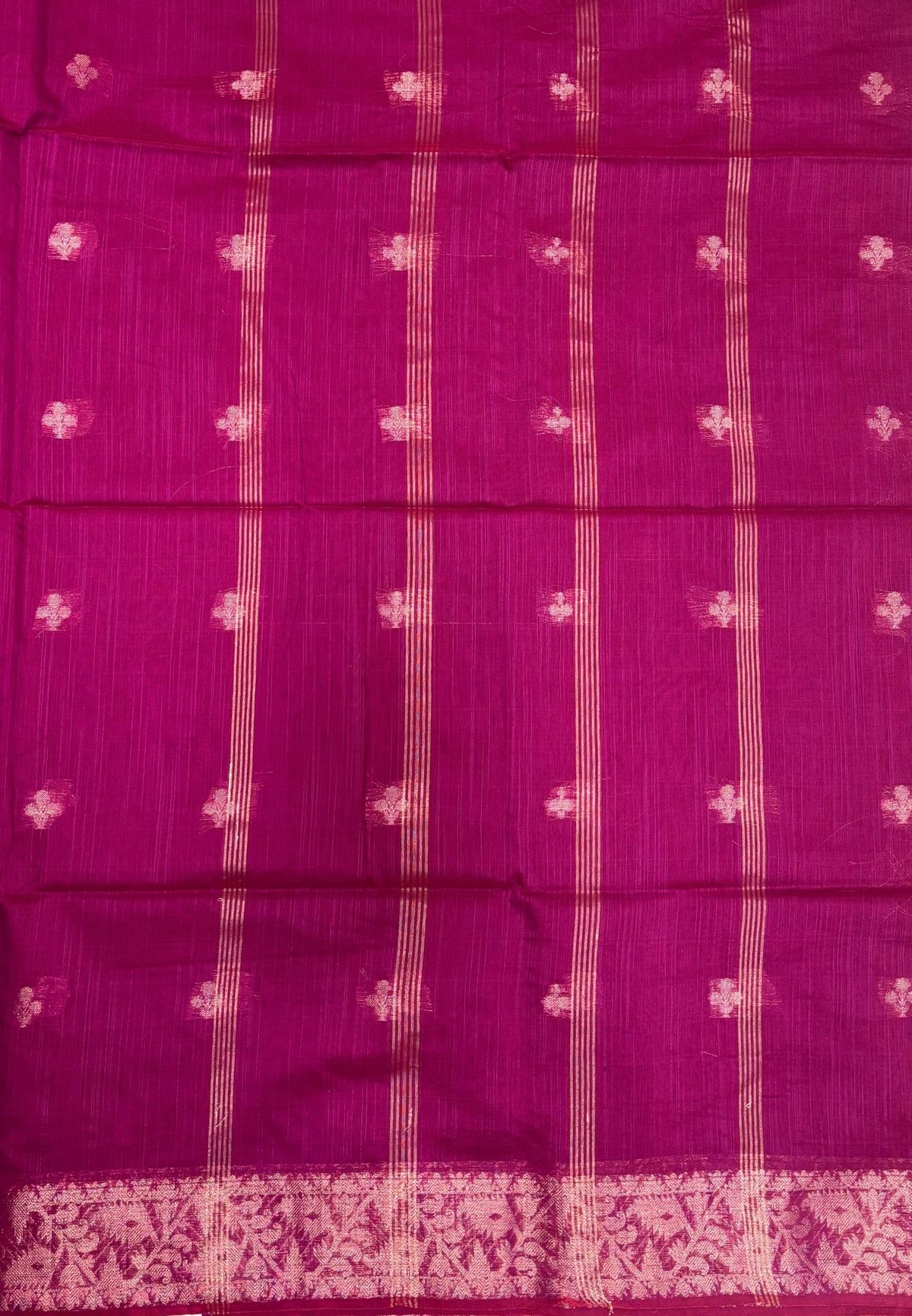 Handloom Silk Cotton Saree-Magenta. In Floral Butta Brocade Border